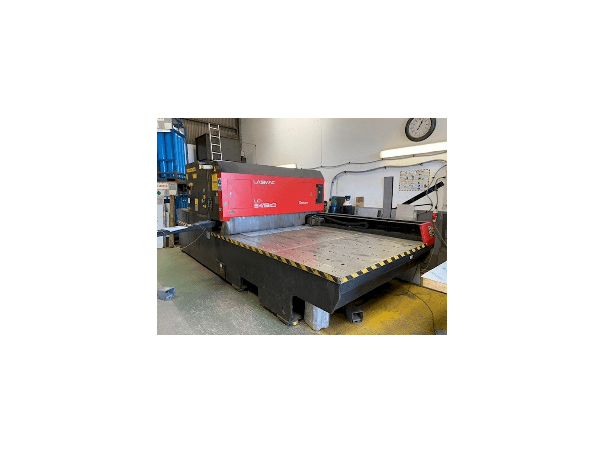 Vooraanzicht van AMADA LC 2415 Alpha 2 machine