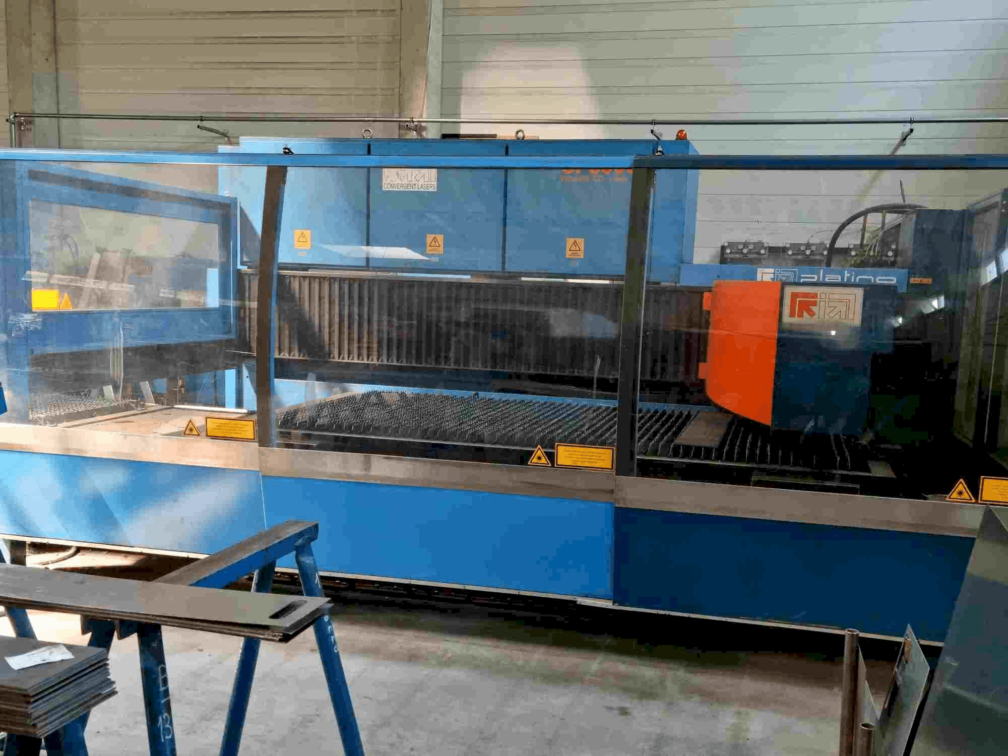 Vooraanzicht van Prima Industrie Platino 1530 3kW machine