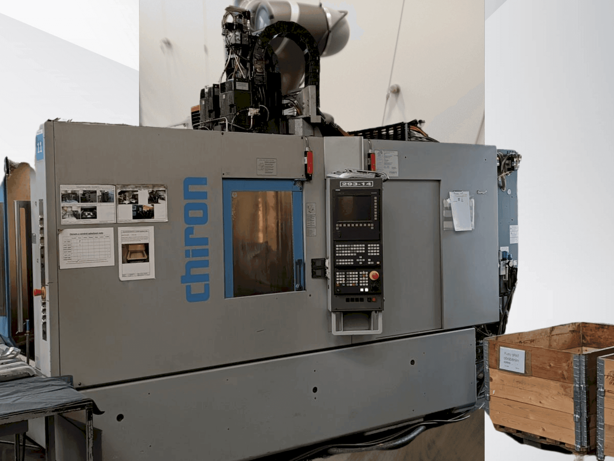 Vooraanzicht van CHIRON DZ 15K WM machine