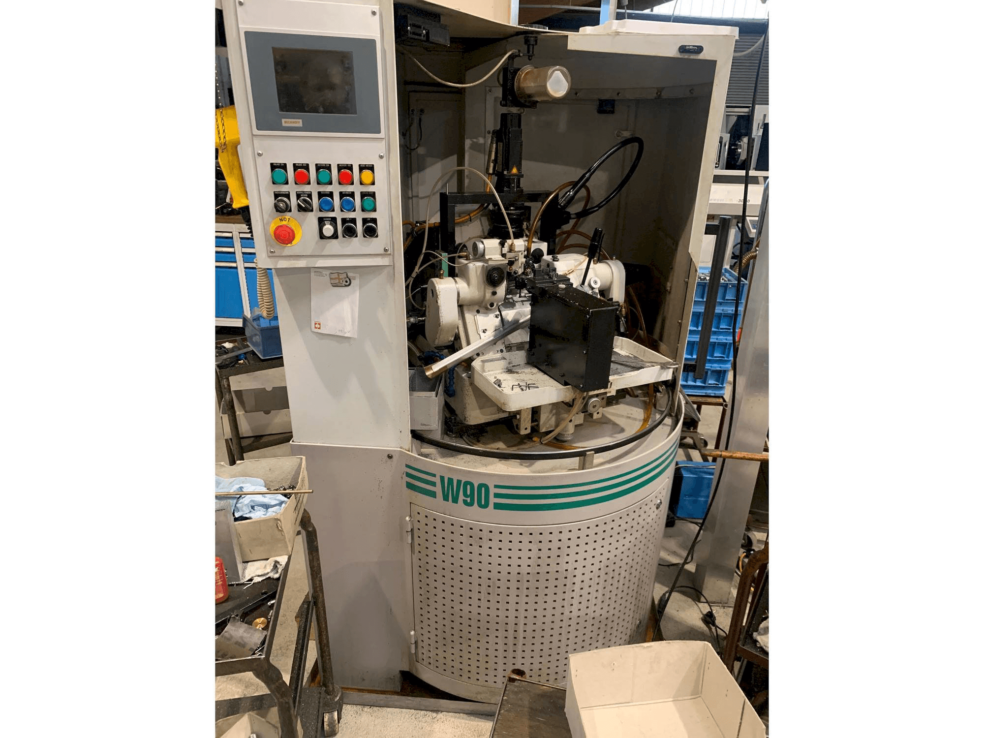 Vooraanzicht van Lambert Wahli W 90 CNC machine