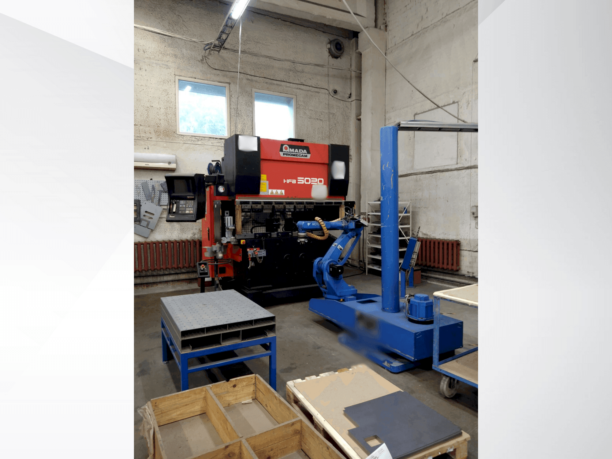 Vooraanzicht van AMADA HFBO 50 20 machine