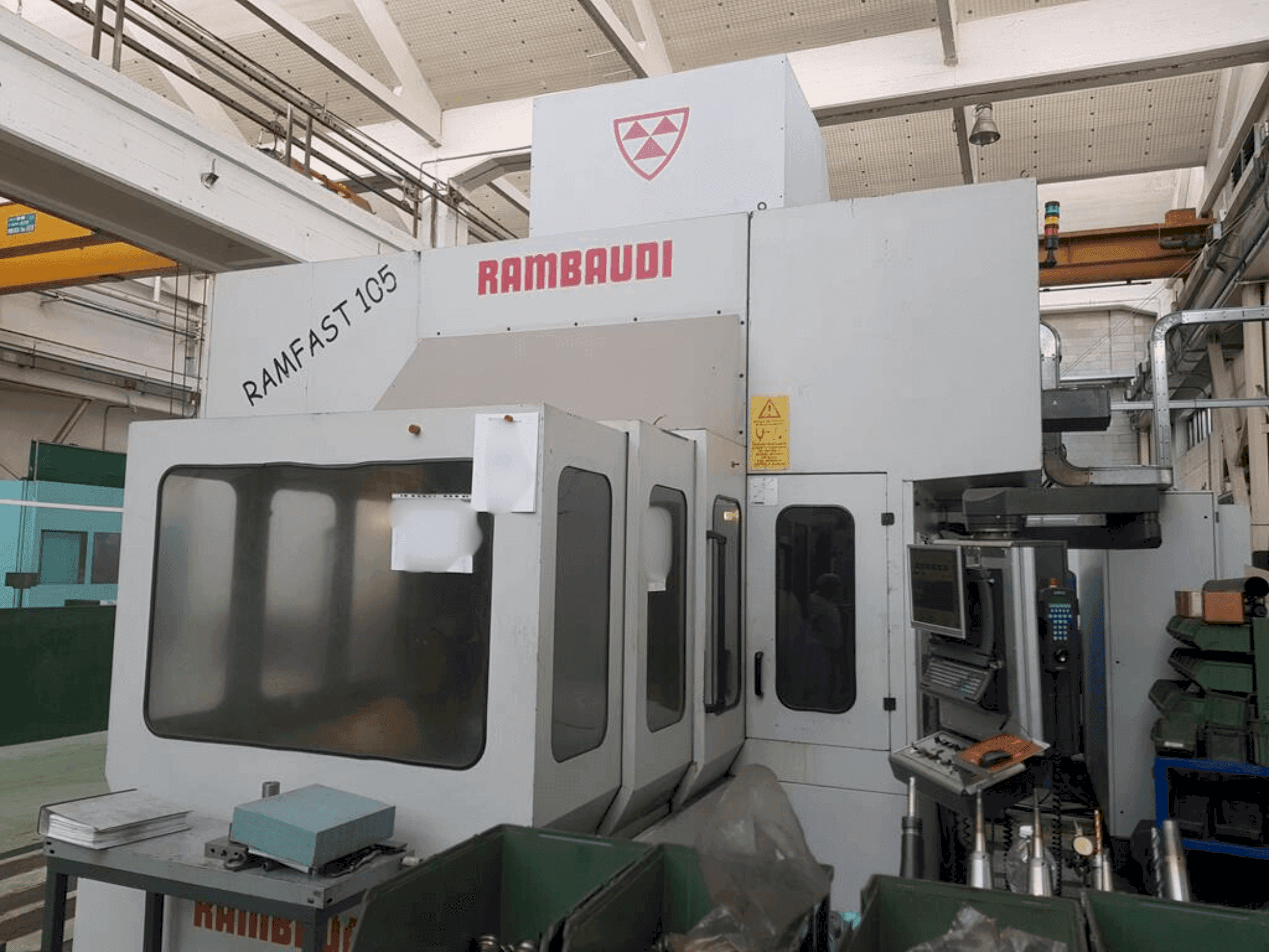 Vooraanzicht van Rambaudi RAMFAST RF105 machine