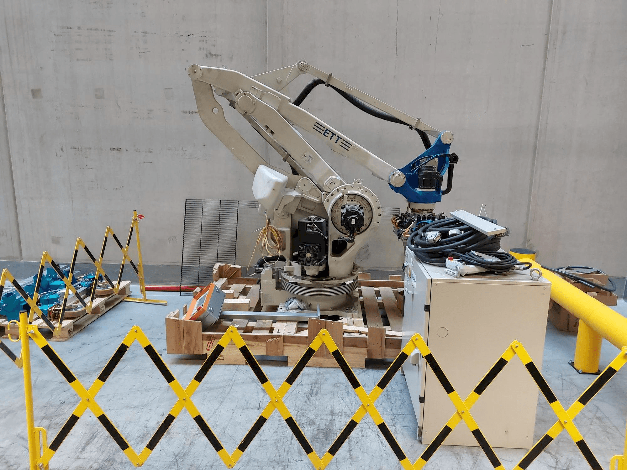 Vooraanzicht van Yaskawa Motoman YR-MPL0160-B04 machine