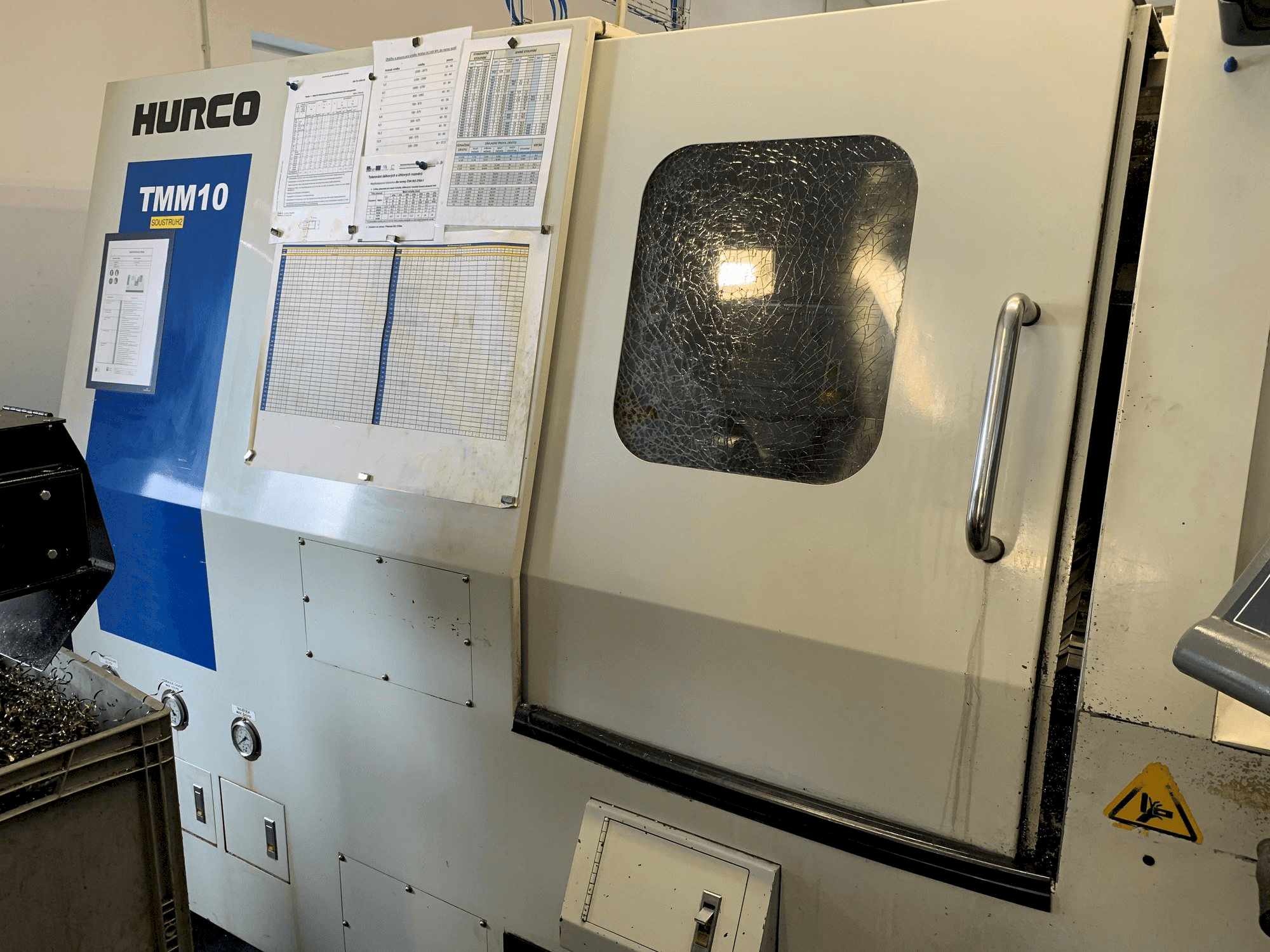 Vooraanzicht van Hurco TMM 10 machine