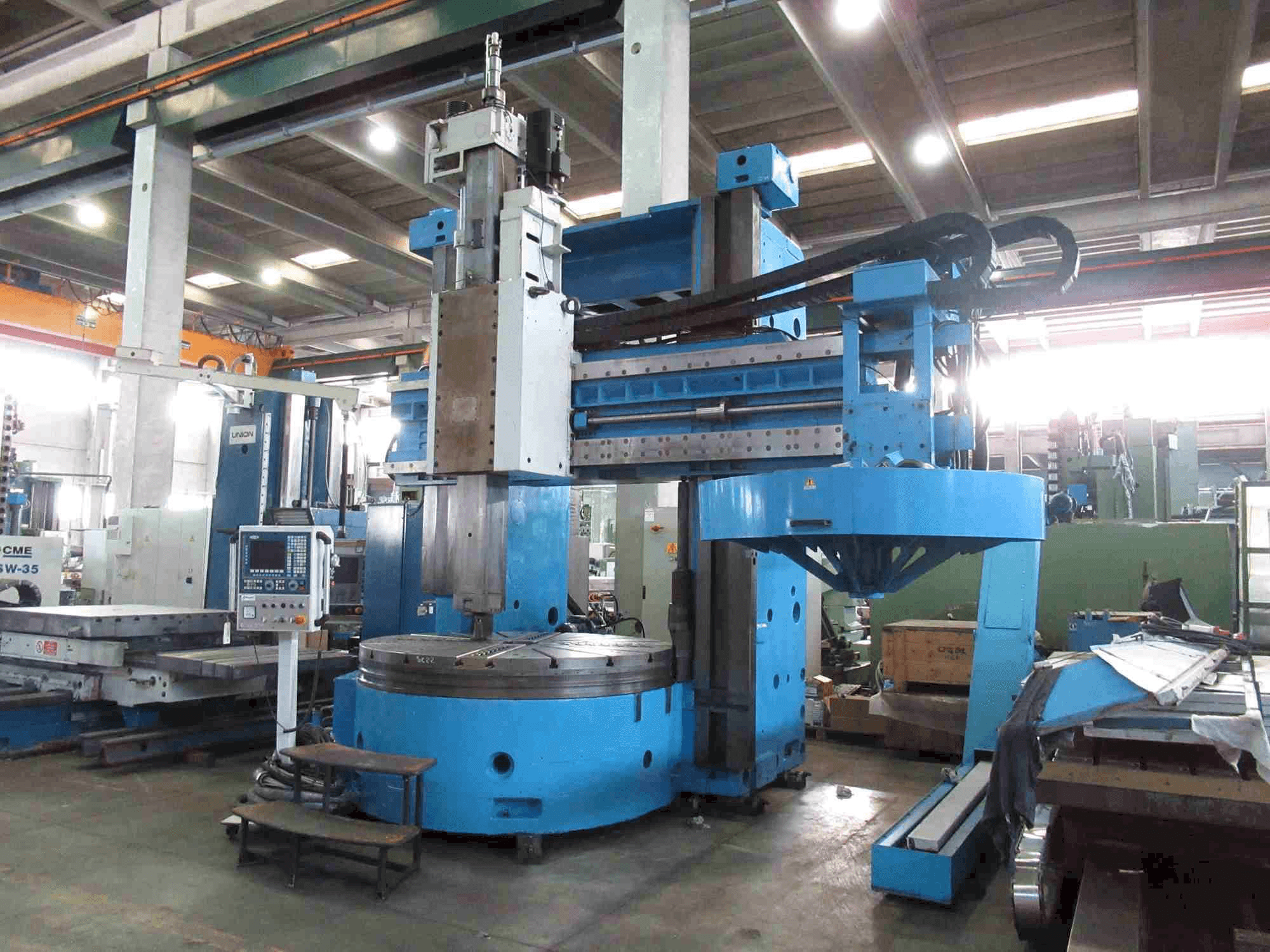 Vooraanzicht van Titan SC 22 CNC machine