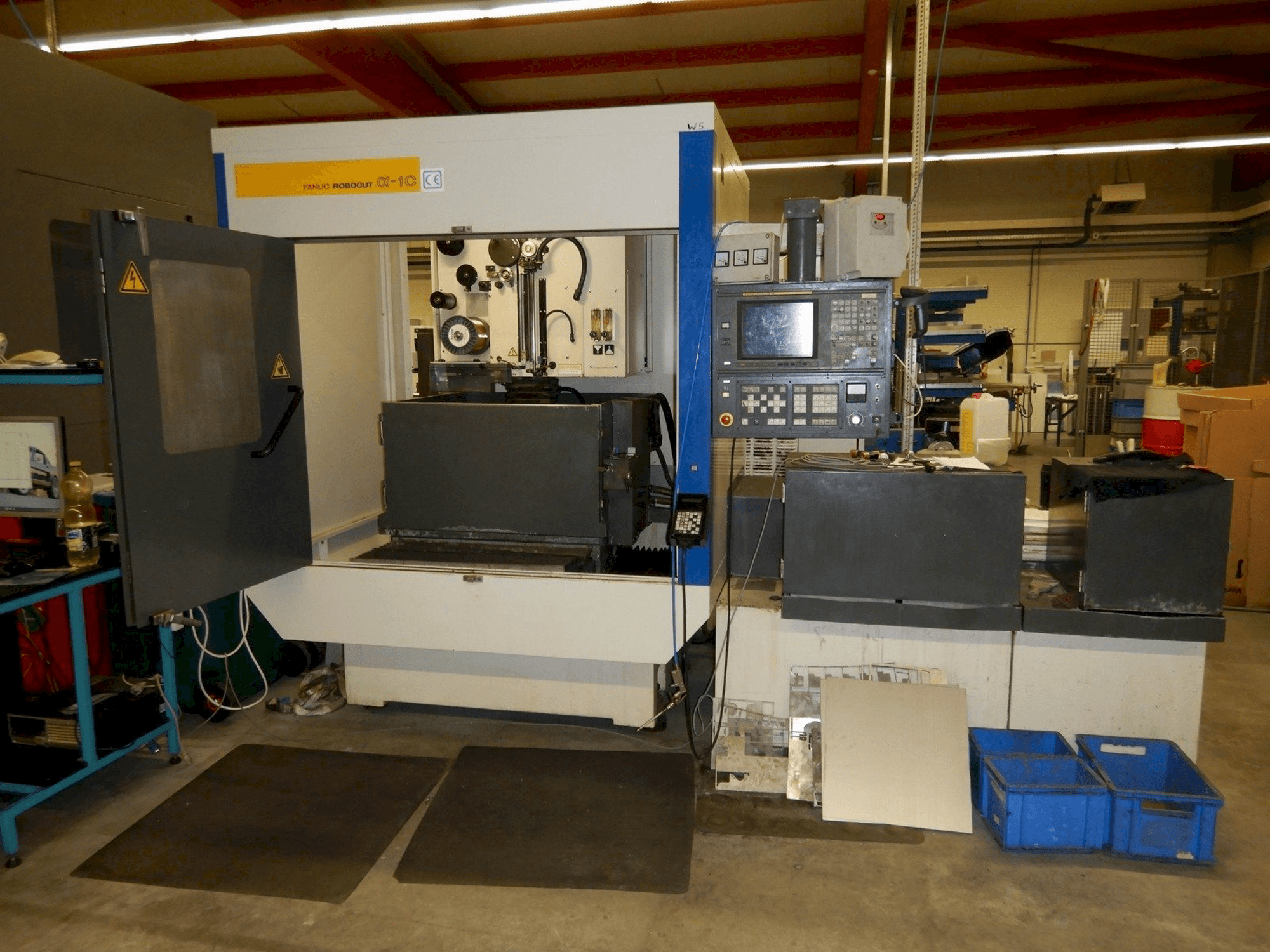 Vooraanzicht van FANUC ROBOCUT ALPHA 1C machine