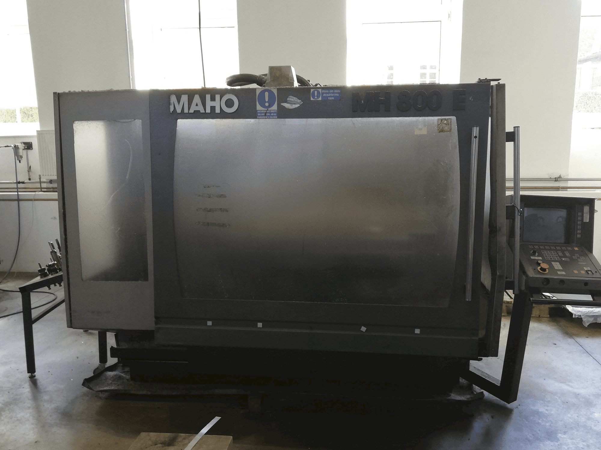 Vooraanzicht van DECKEL MAHO MH 800 E machine