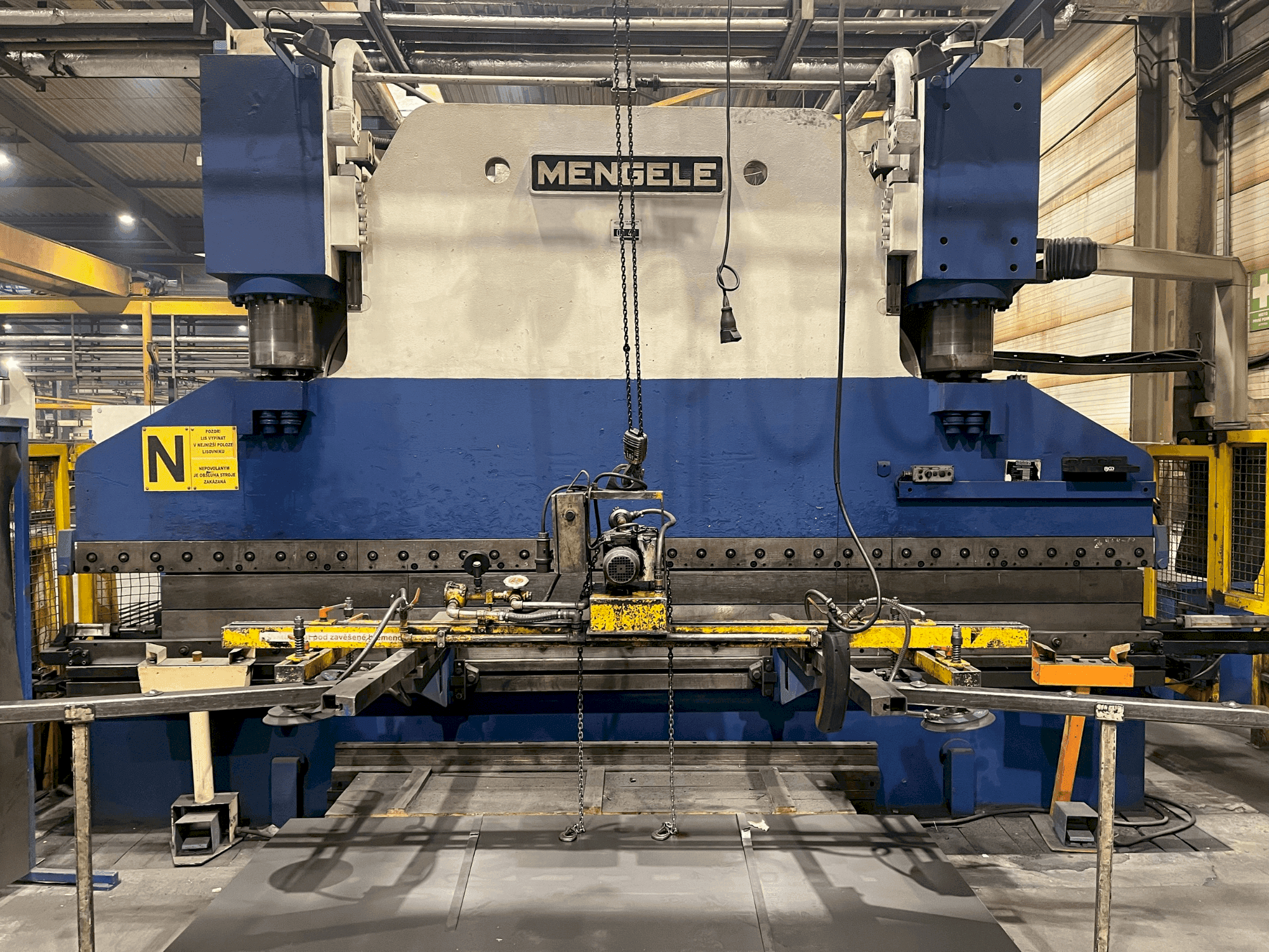 Vooraanzicht van MENGELE D 400-3/5 machine