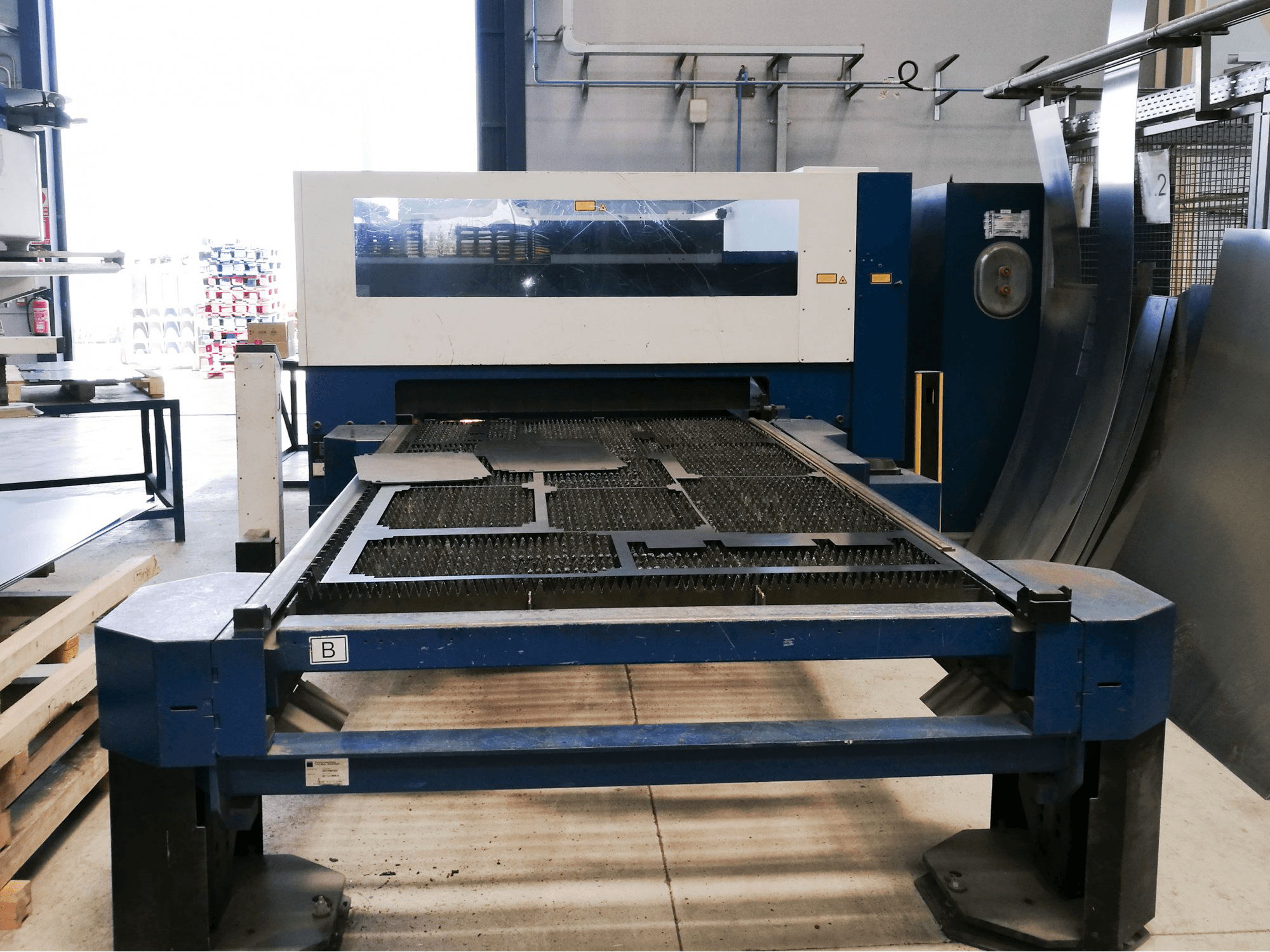 Vooraanzicht van Trumpf TruLaser 3530 machine