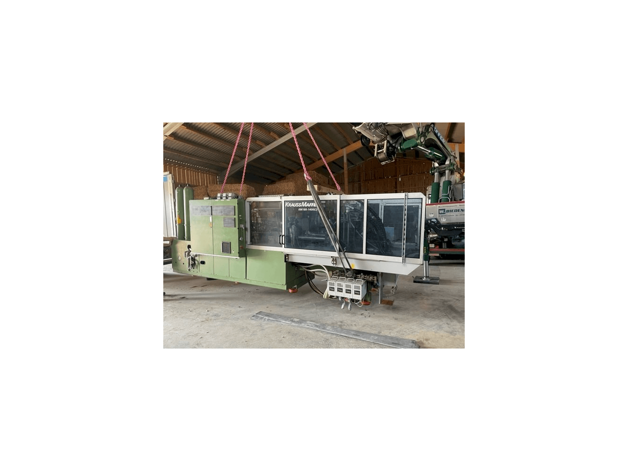 Vooraanzicht van Krauss Maffei KW180 C3 hybrid machine