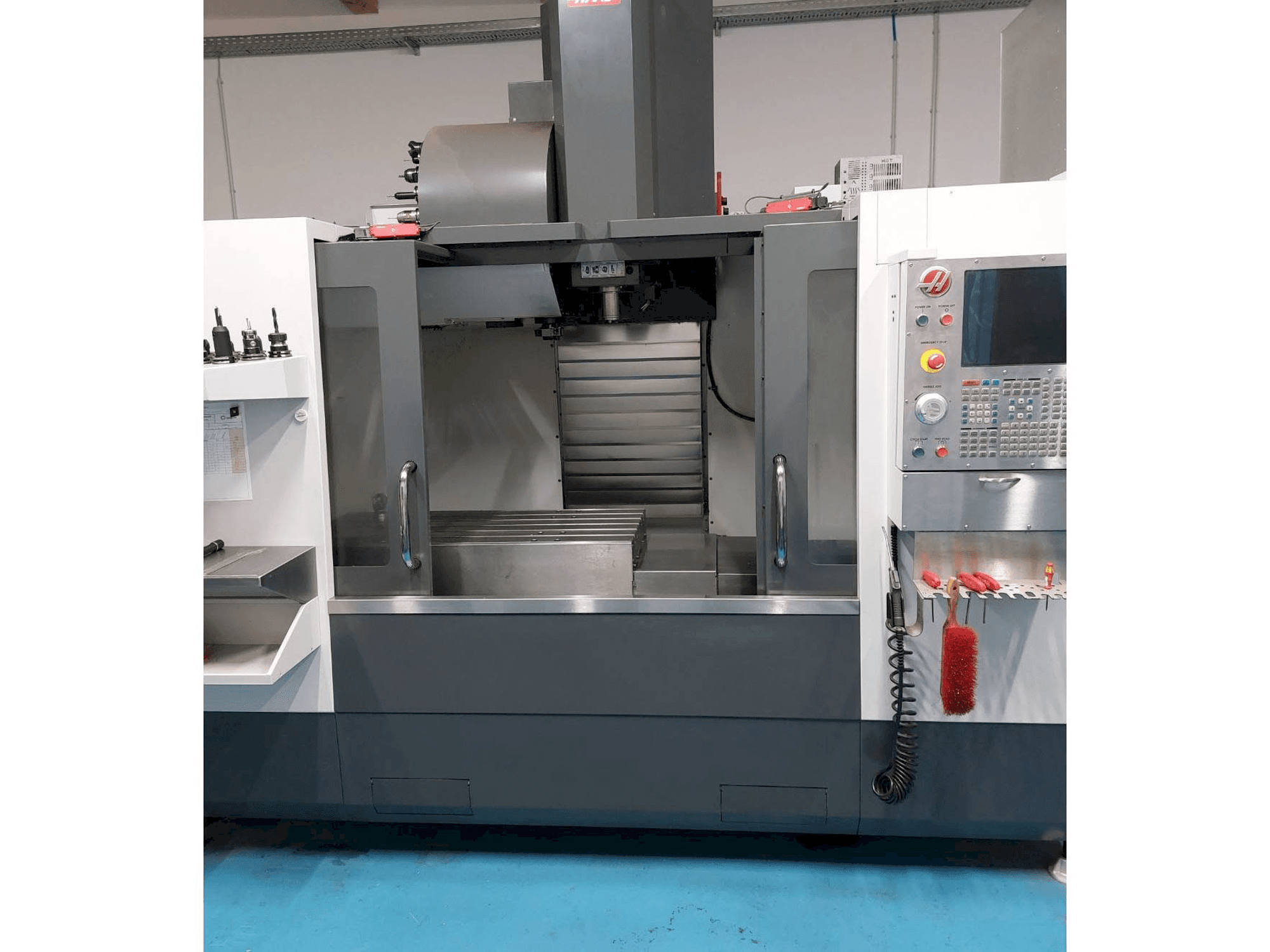 Vooraanzicht van HAAS VF3 machine
