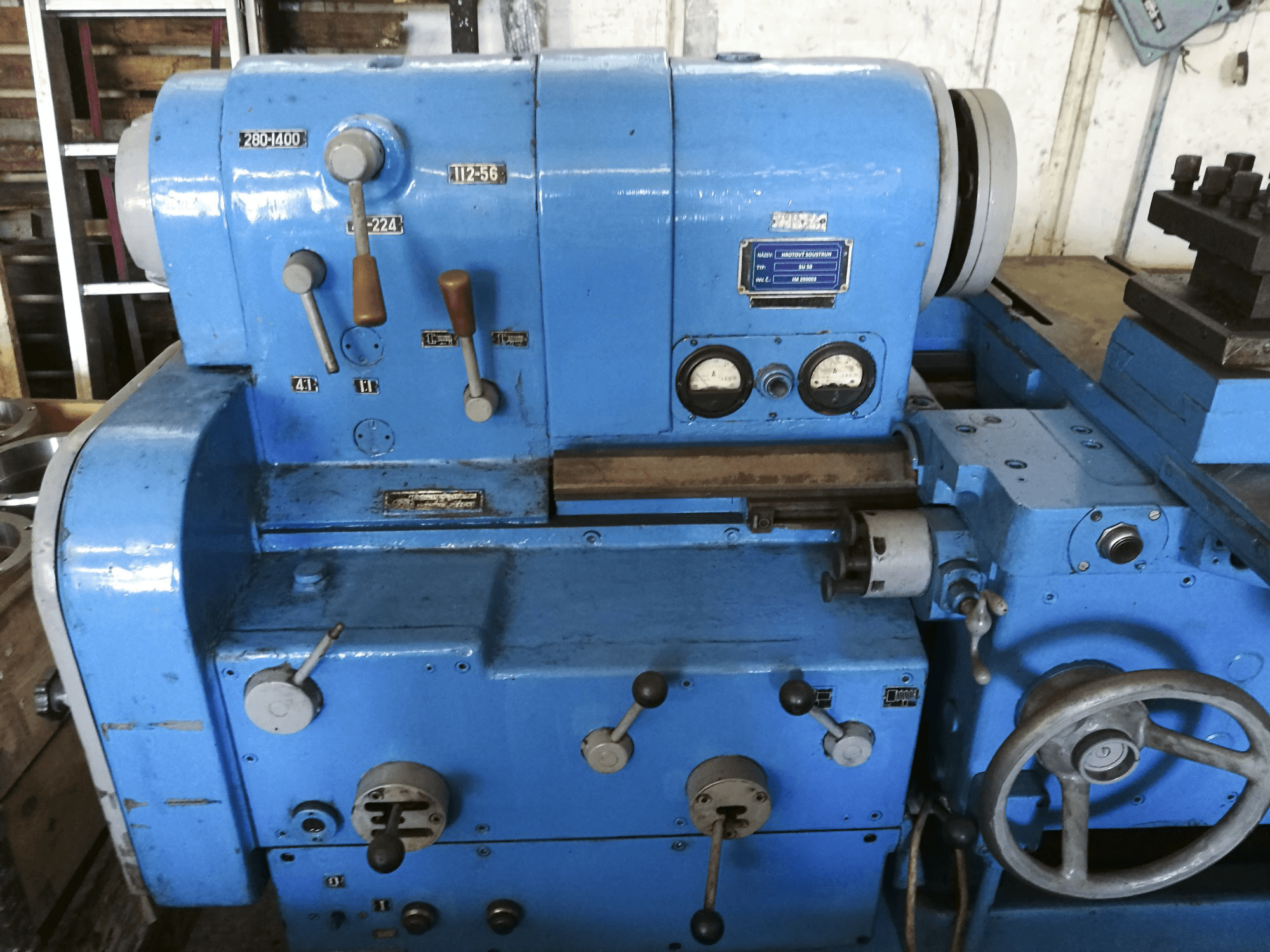 Vooraanzicht van TOS SU 50/1500 machine