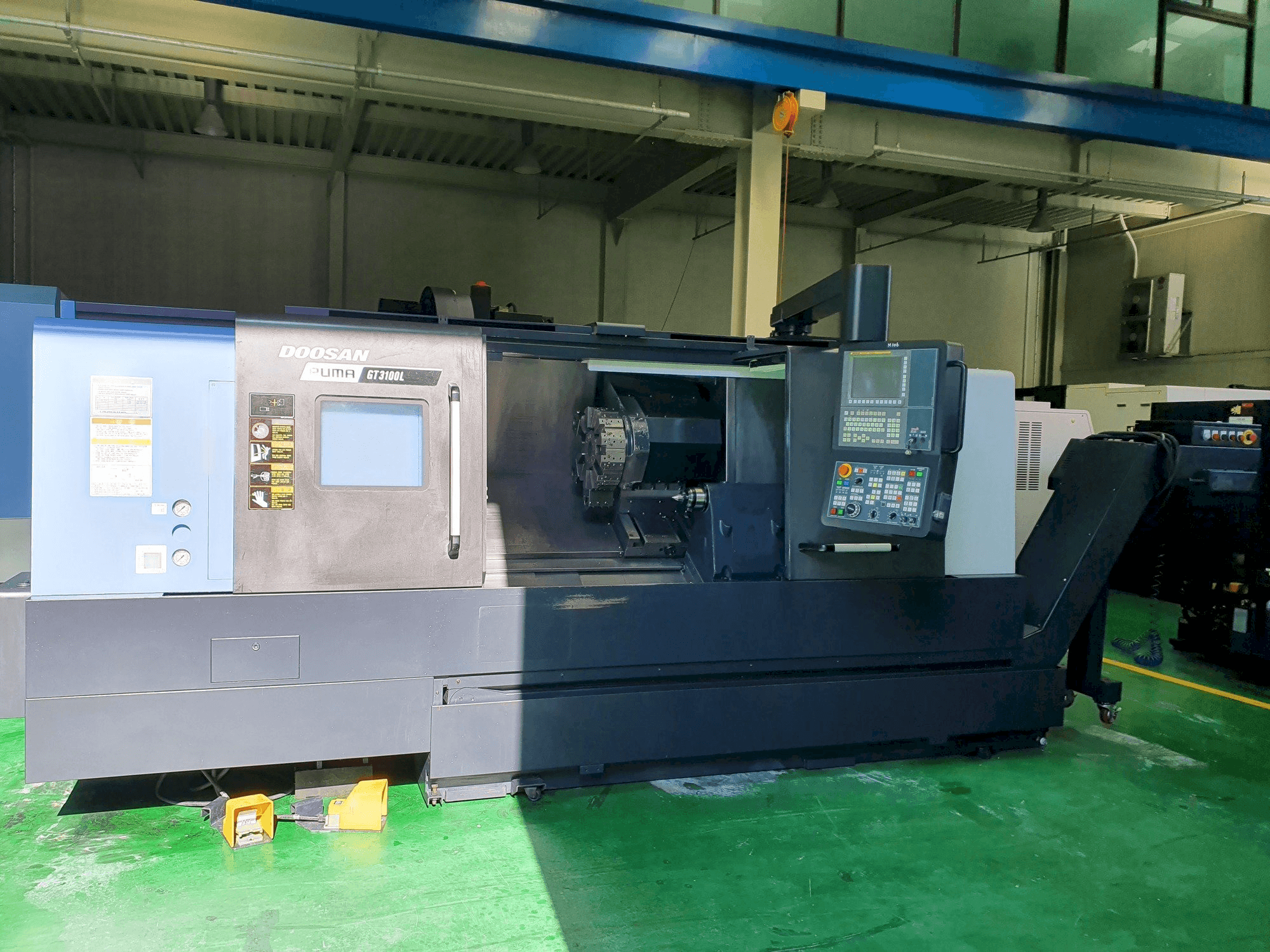 Vooraanzicht van Doosan PUMA GT3100L machine