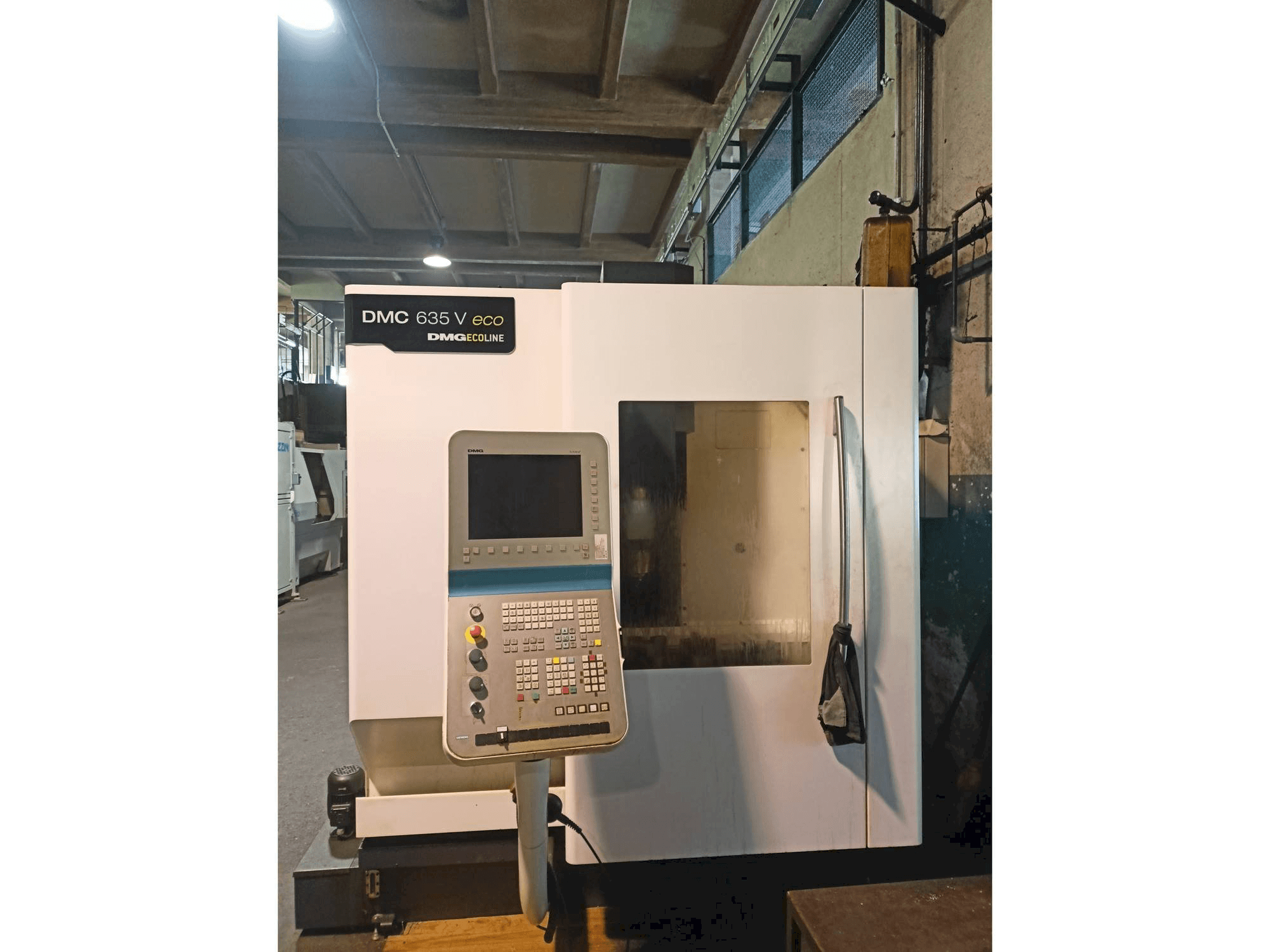 Vooraanzicht van DMG DMC 635V Ecoline machine