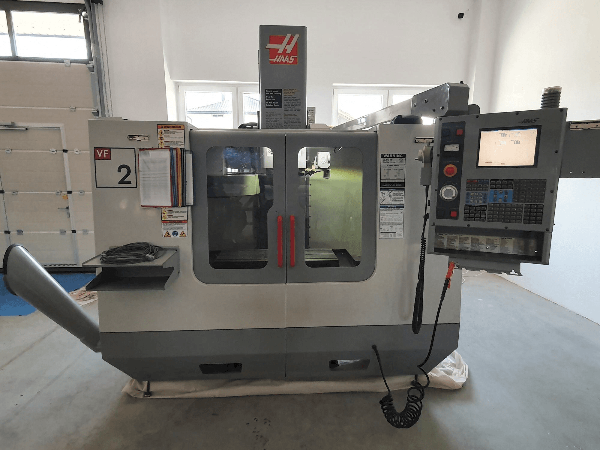 Vooraanzicht van HAAS VF-2BHE machine
