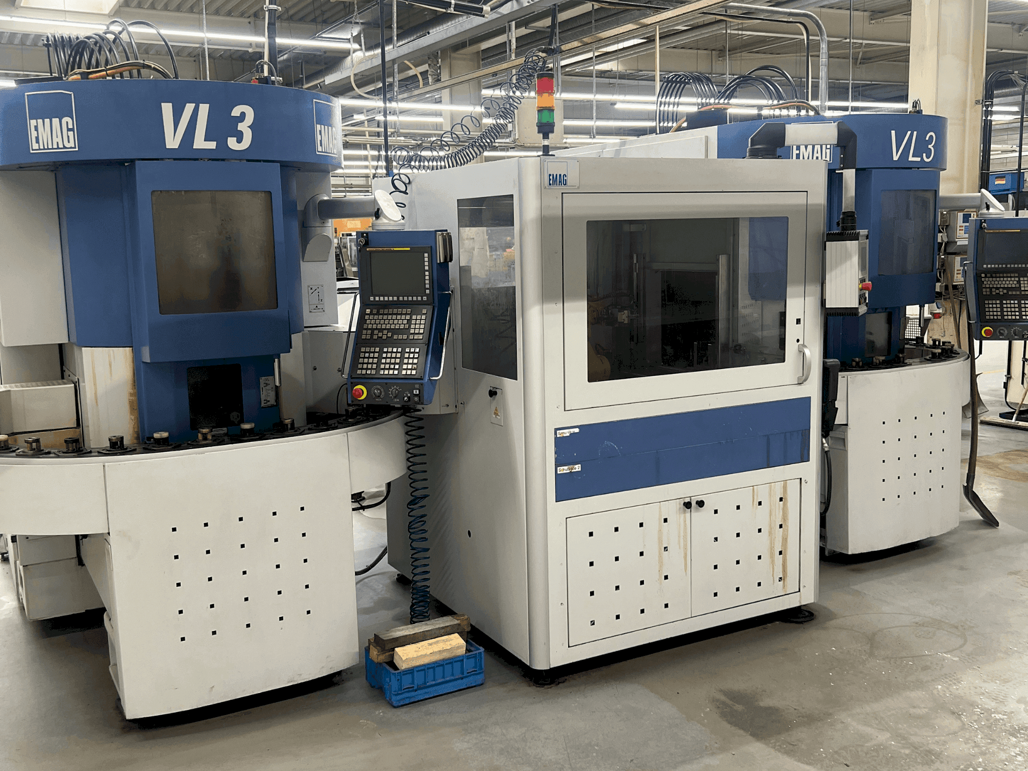 Vooraanzicht van EMAG VL03 machine