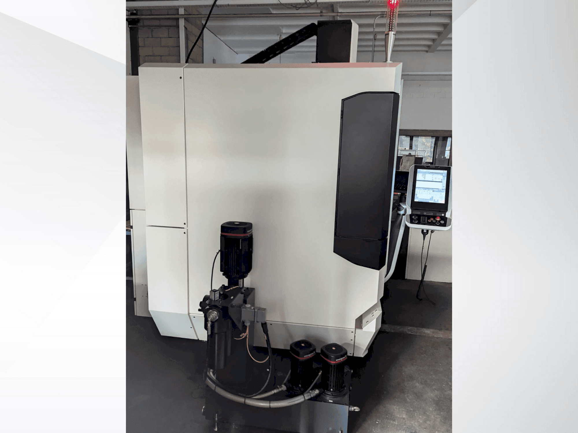 Vooraanzicht van DMG MORI CMX 50U machine