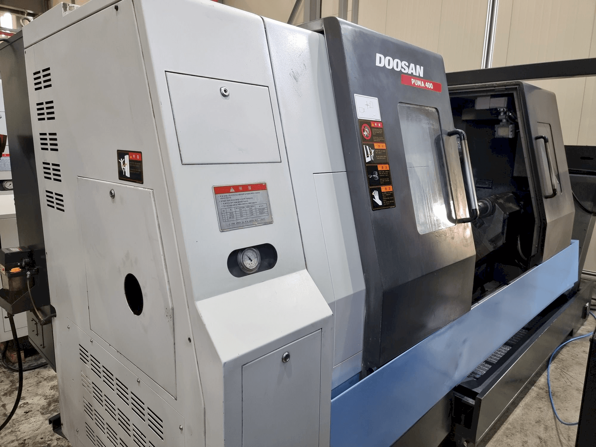 Vooraanzicht van Doosan PUMA 400B machine