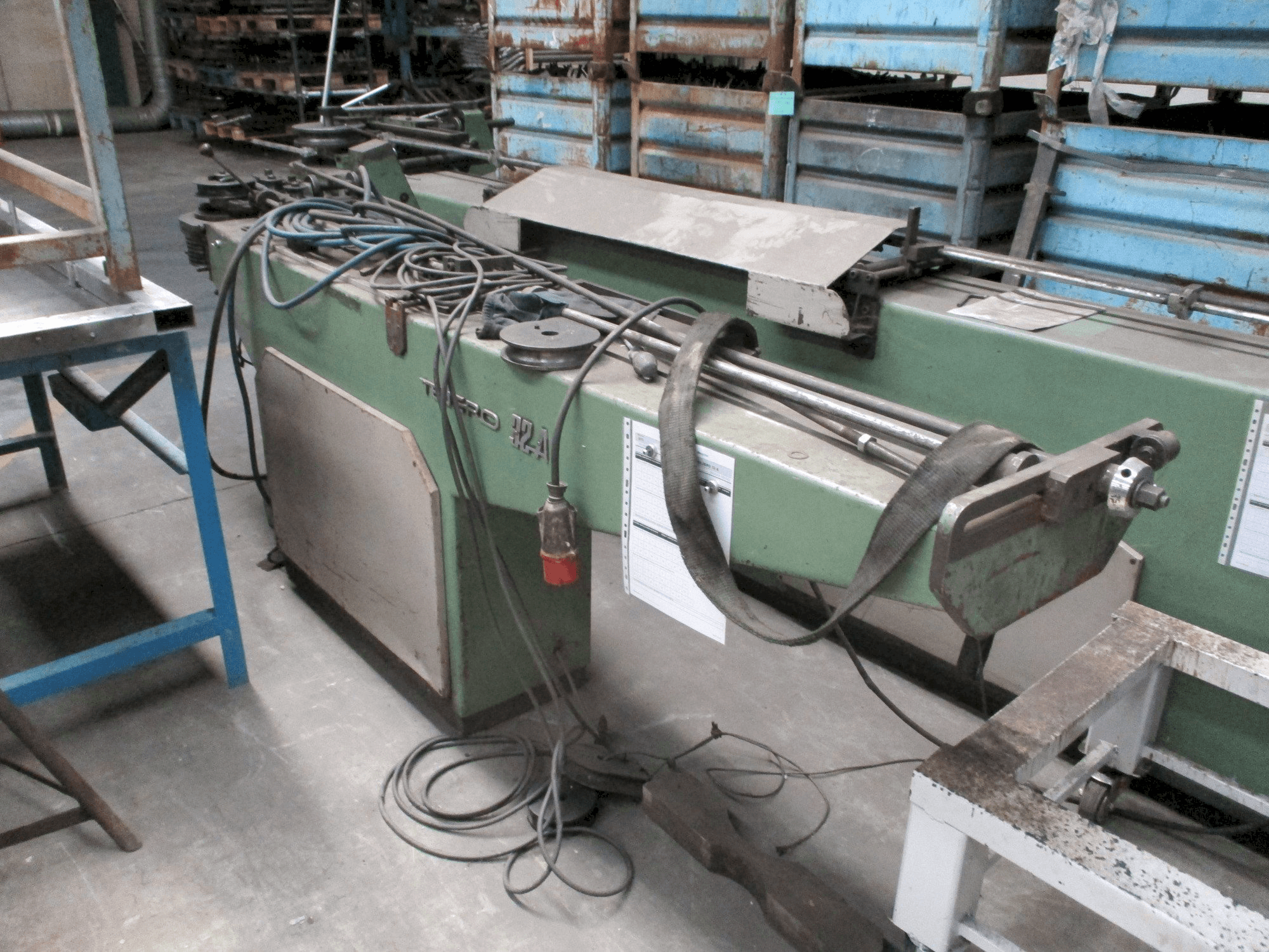 Vooraanzicht van Tejero C 32 machine