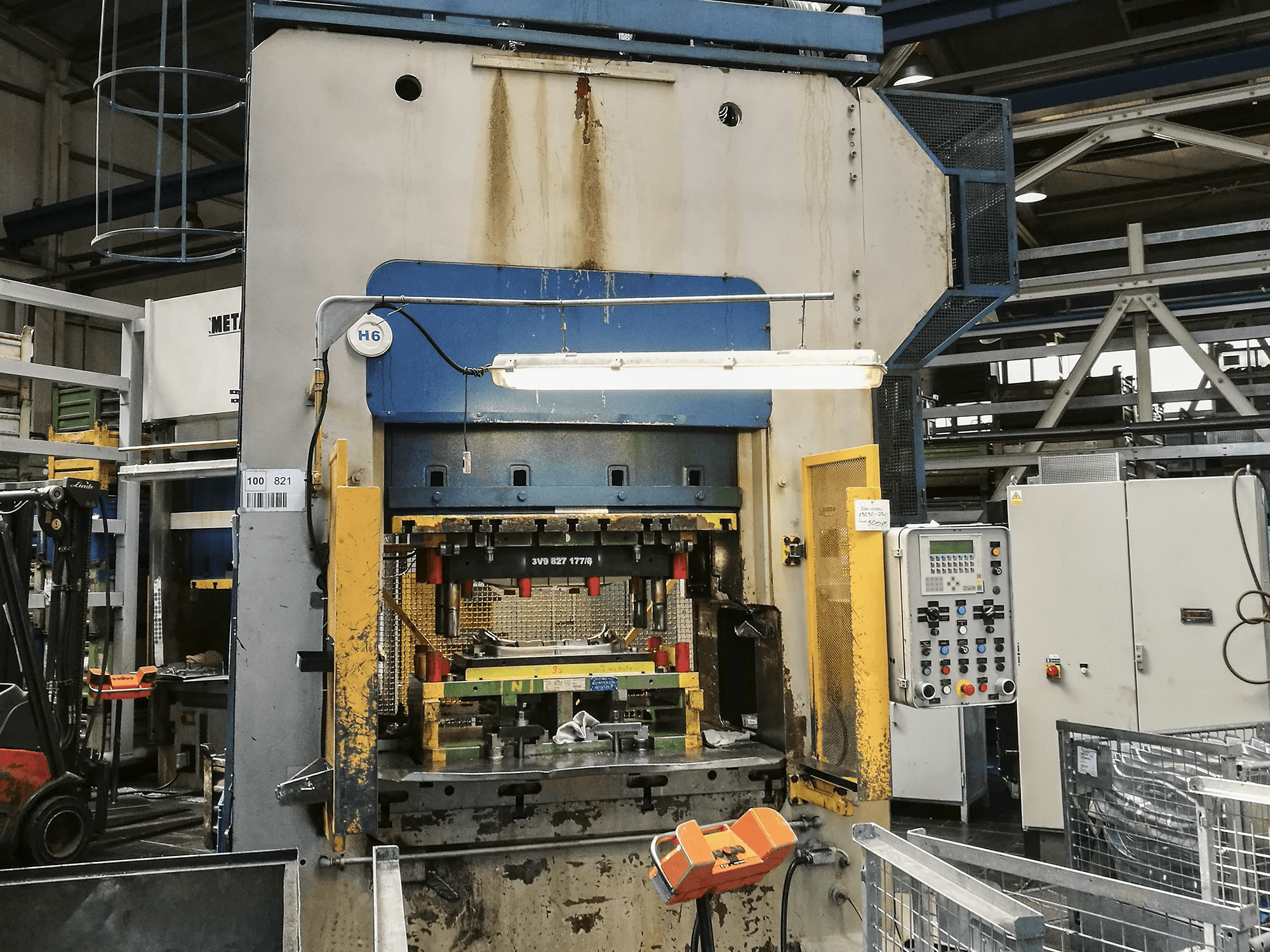 Vooraanzicht van SMERAL LKT 250 machine