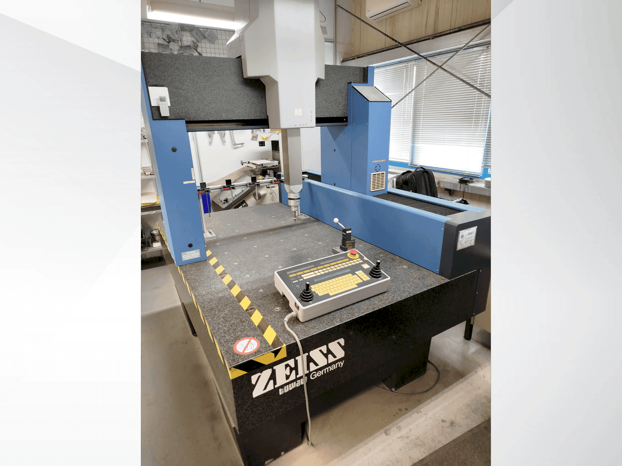 Vooraanzicht van ZEISS Contura G2 machine