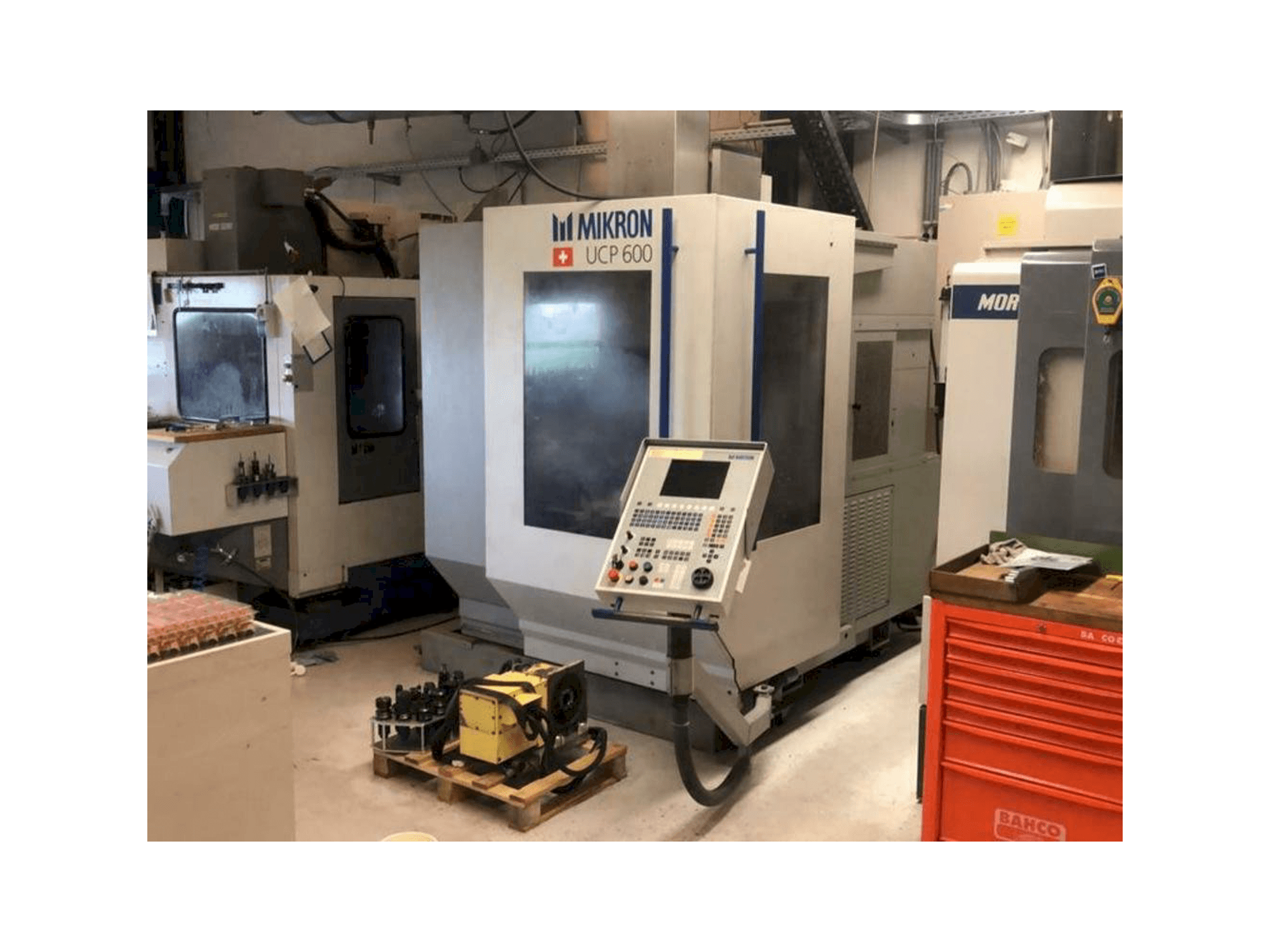 Vooraanzicht van MIKRON UCP600 machine