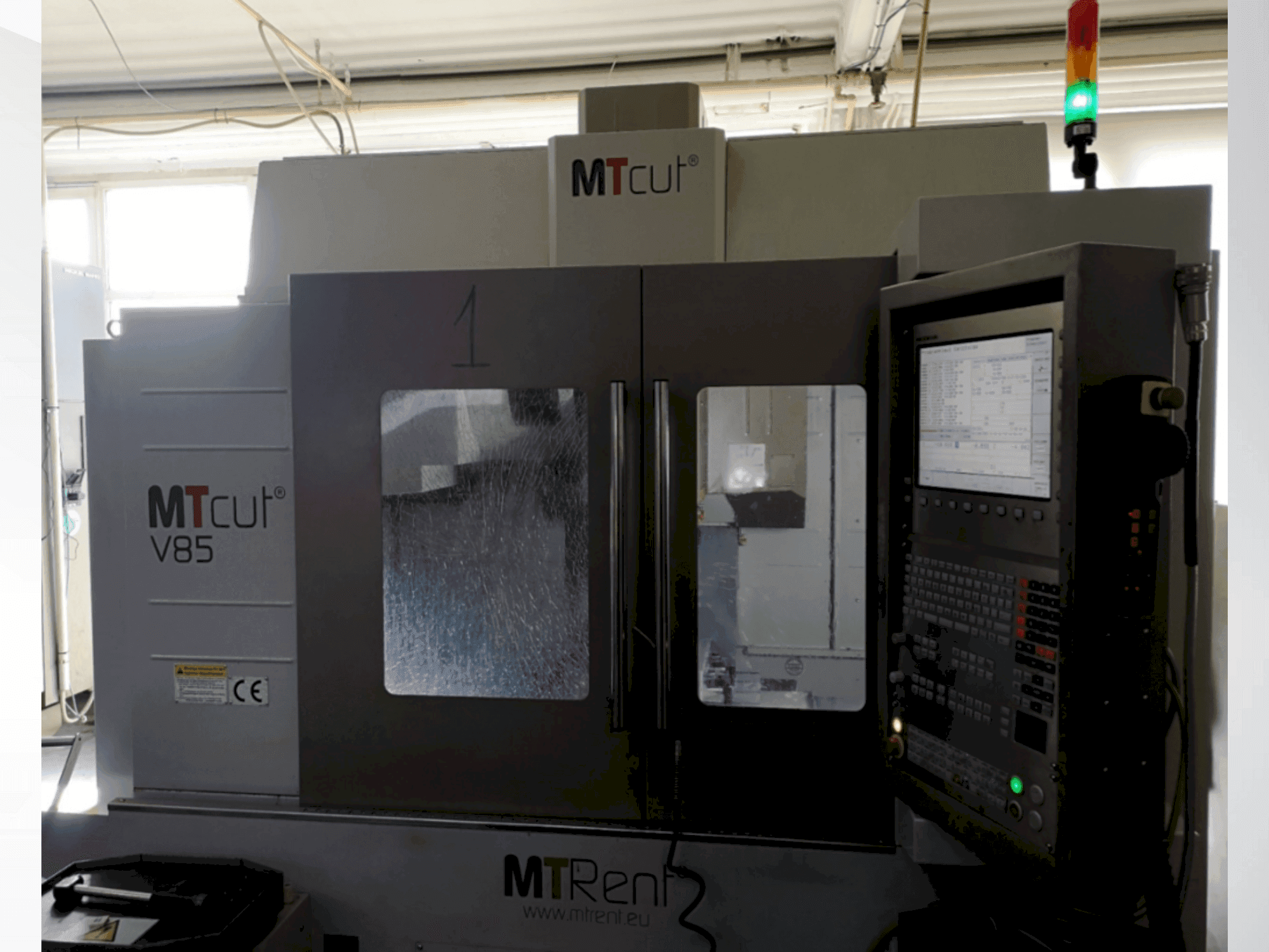 Vooraanzicht van MTcut V85 machine