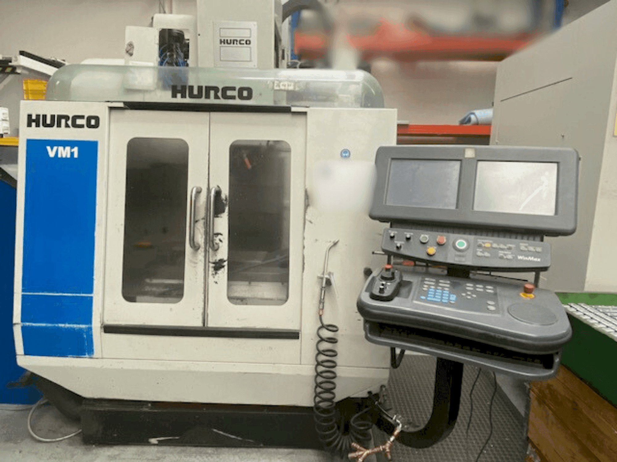 Vooraanzicht van Hurco VM1 machine