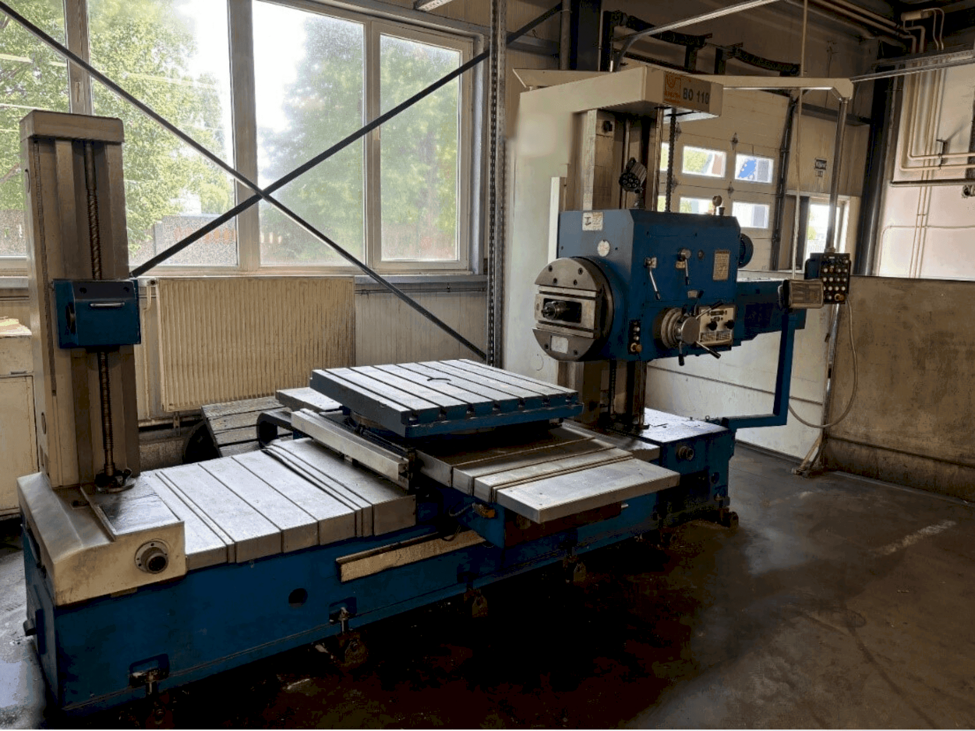 Vooraanzicht van KNUTH BO 110 machine