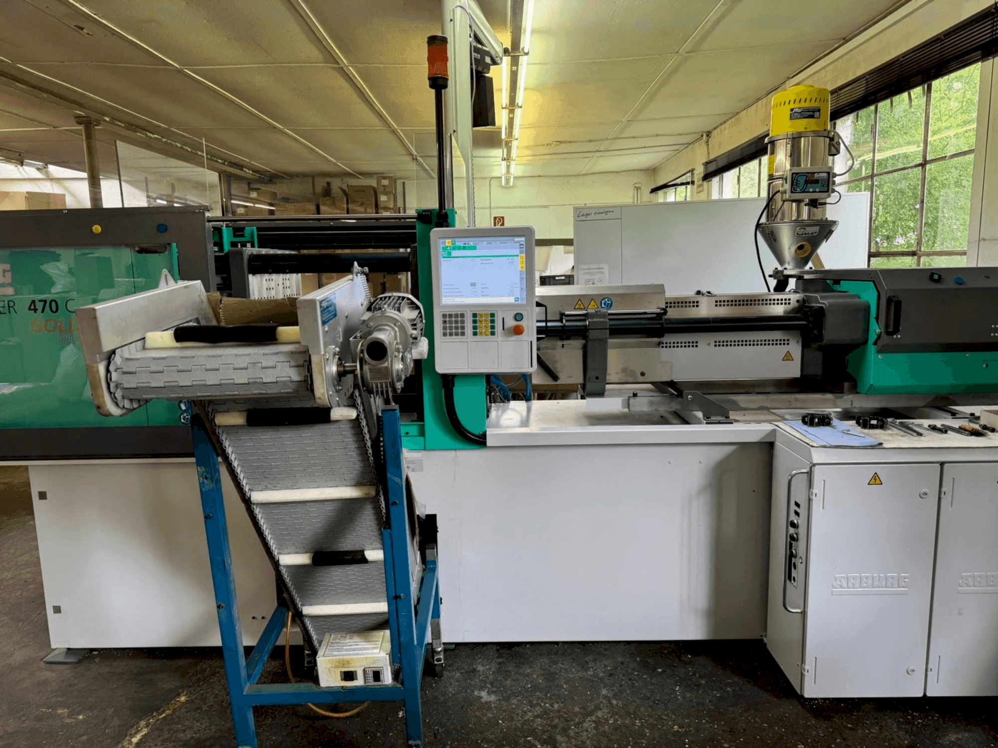 Vooraanzicht van Arburg 470 C 1500-800 machine