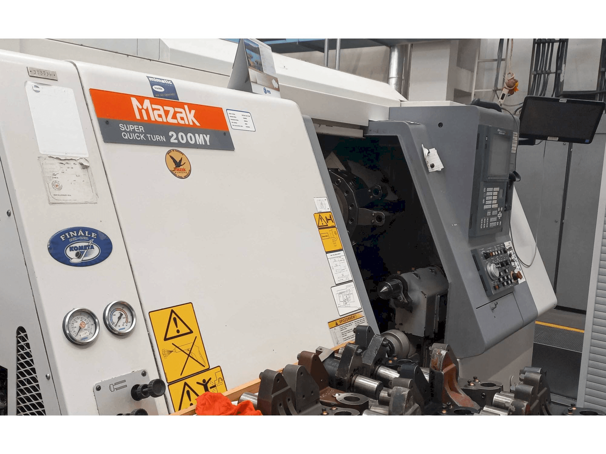 Vooraanzicht van Mazak SQT 200MY machine