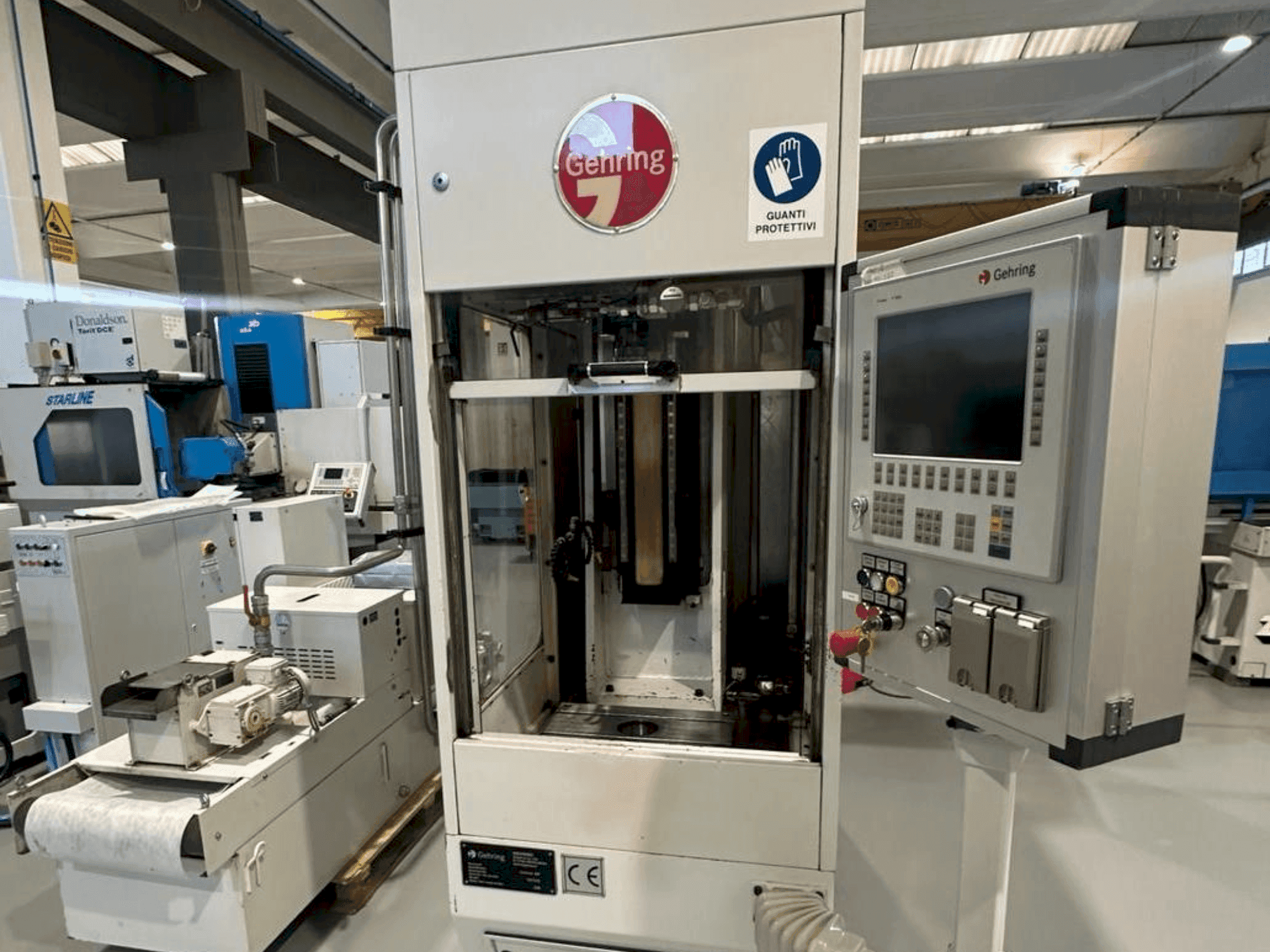 Vooraanzicht van GEHRING LIFEHONE 600 machine