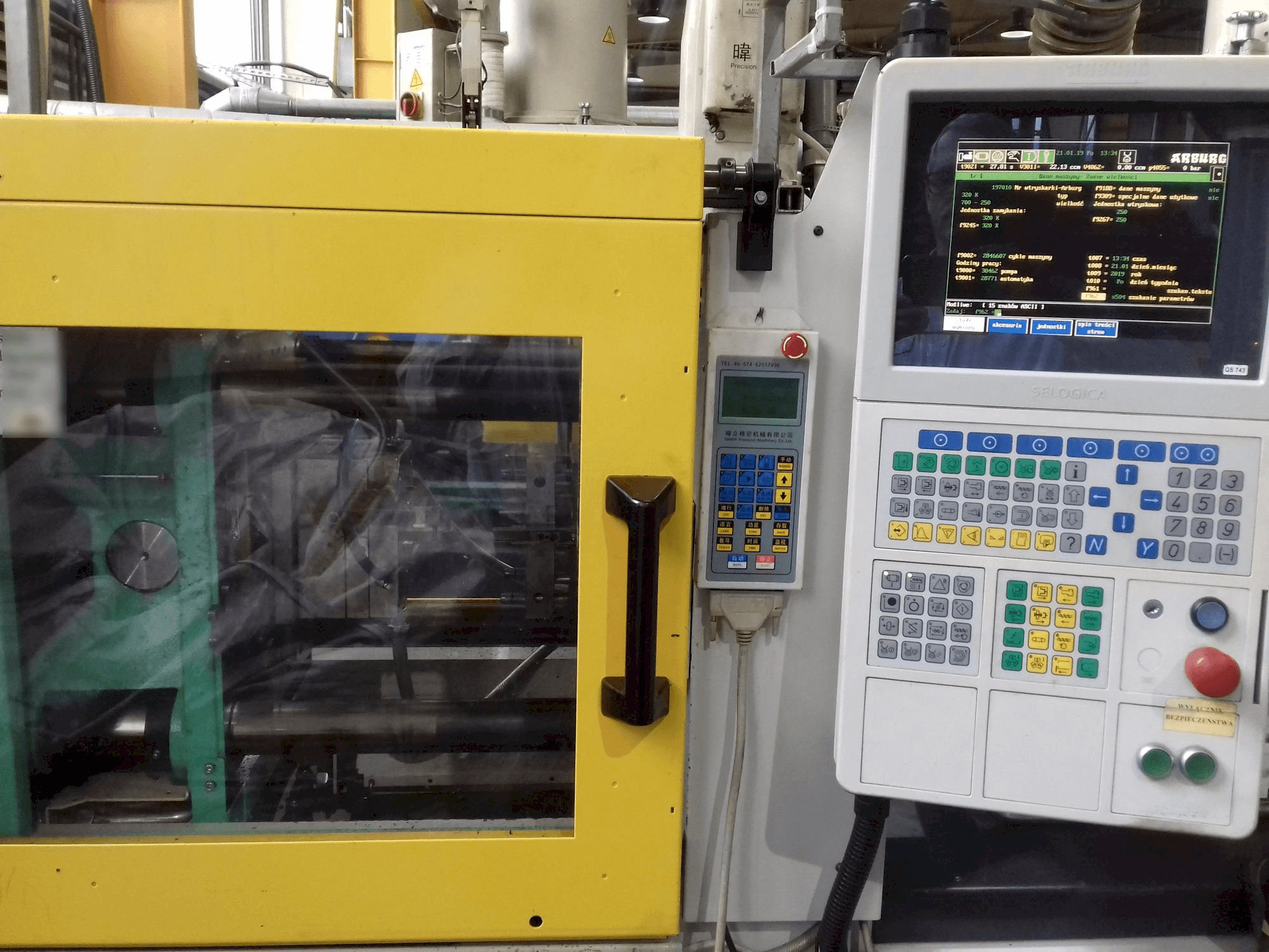 Vooraanzicht van Arburg ALLROUNDER 320 K 700-250 machine