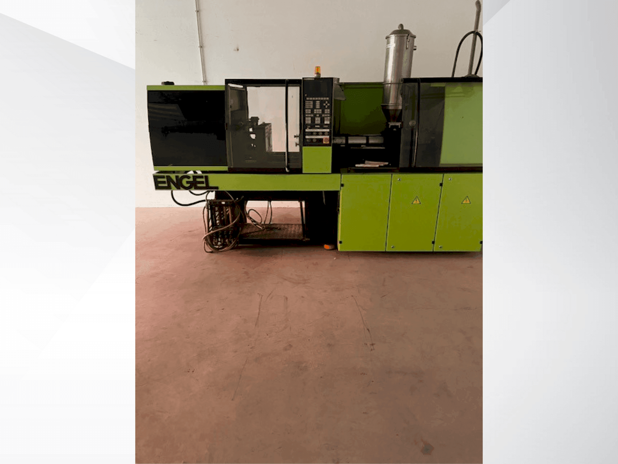 Vooraanzicht van Engel ES200/40 HLS machine