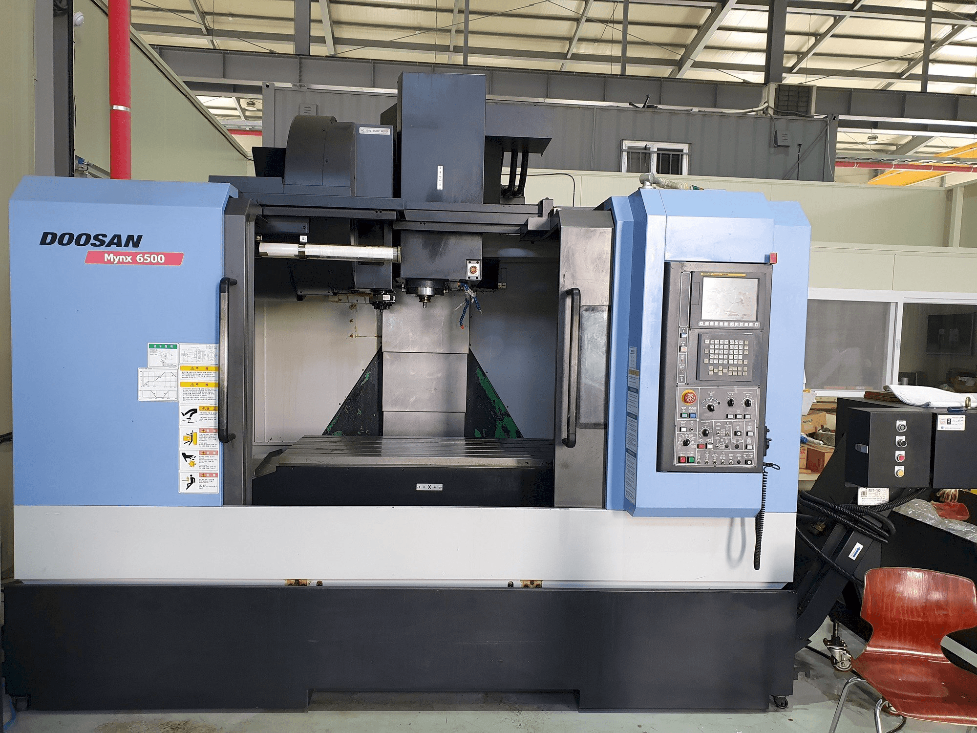 Vooraanzicht van Doosan MYNX 6500 machine