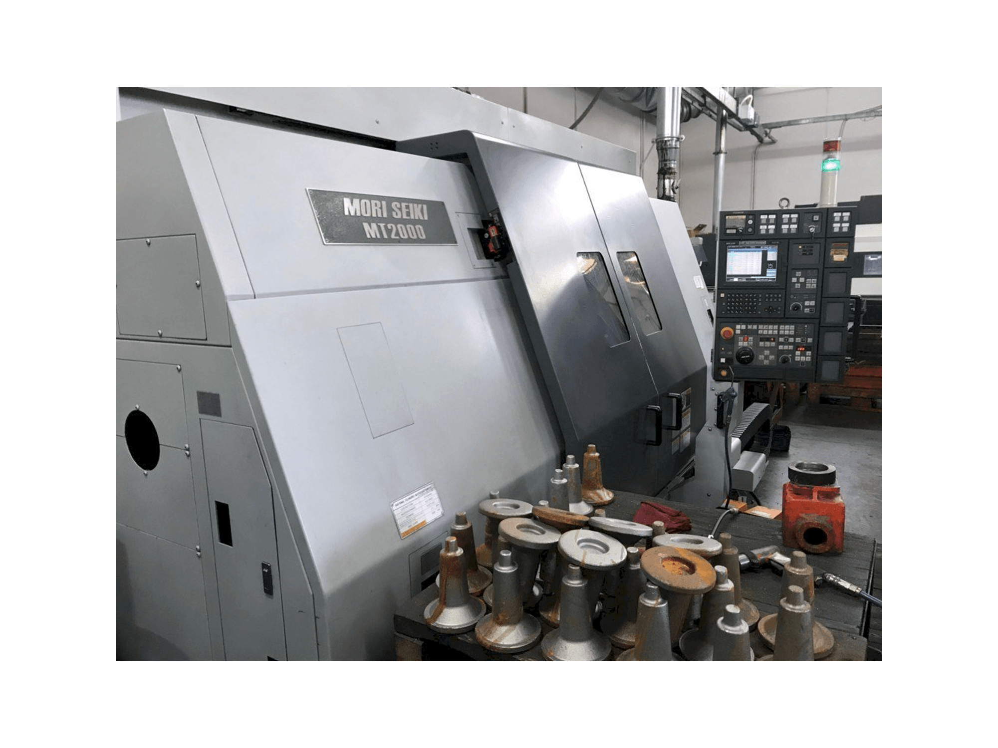 Vooraanzicht van MORI SEIKI MT 2002 SZ machine