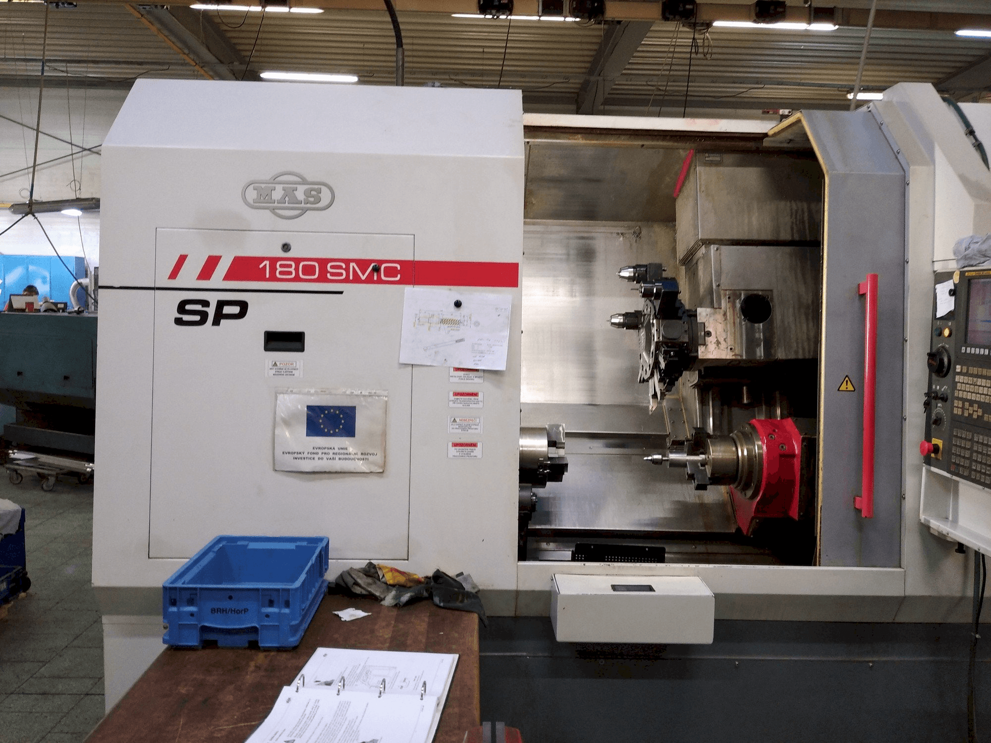 Vooraanzicht van KOVOSVIT MAS SP 180 SMC machine