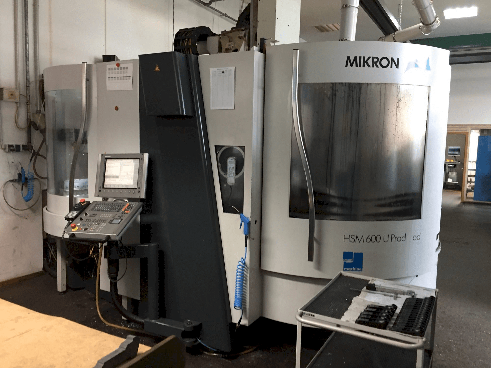 Vooraanzicht van MIKRON HSM 600U Prodmod machine