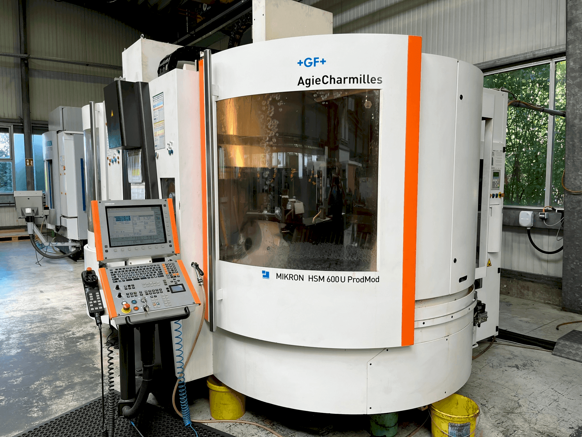 Vooraanzicht van MIKRON HSM 600 U machine