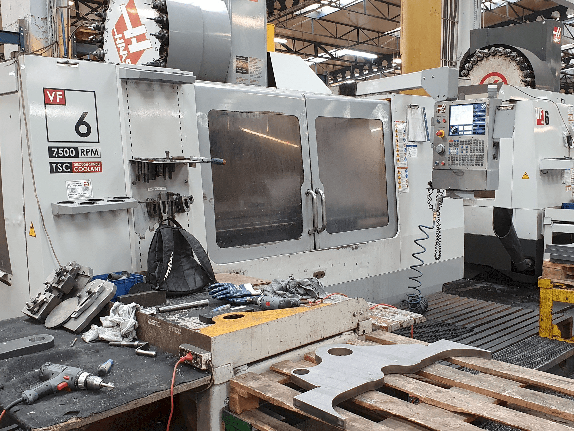 Vooraanzicht van HAAS VF-6 / 50HE machine