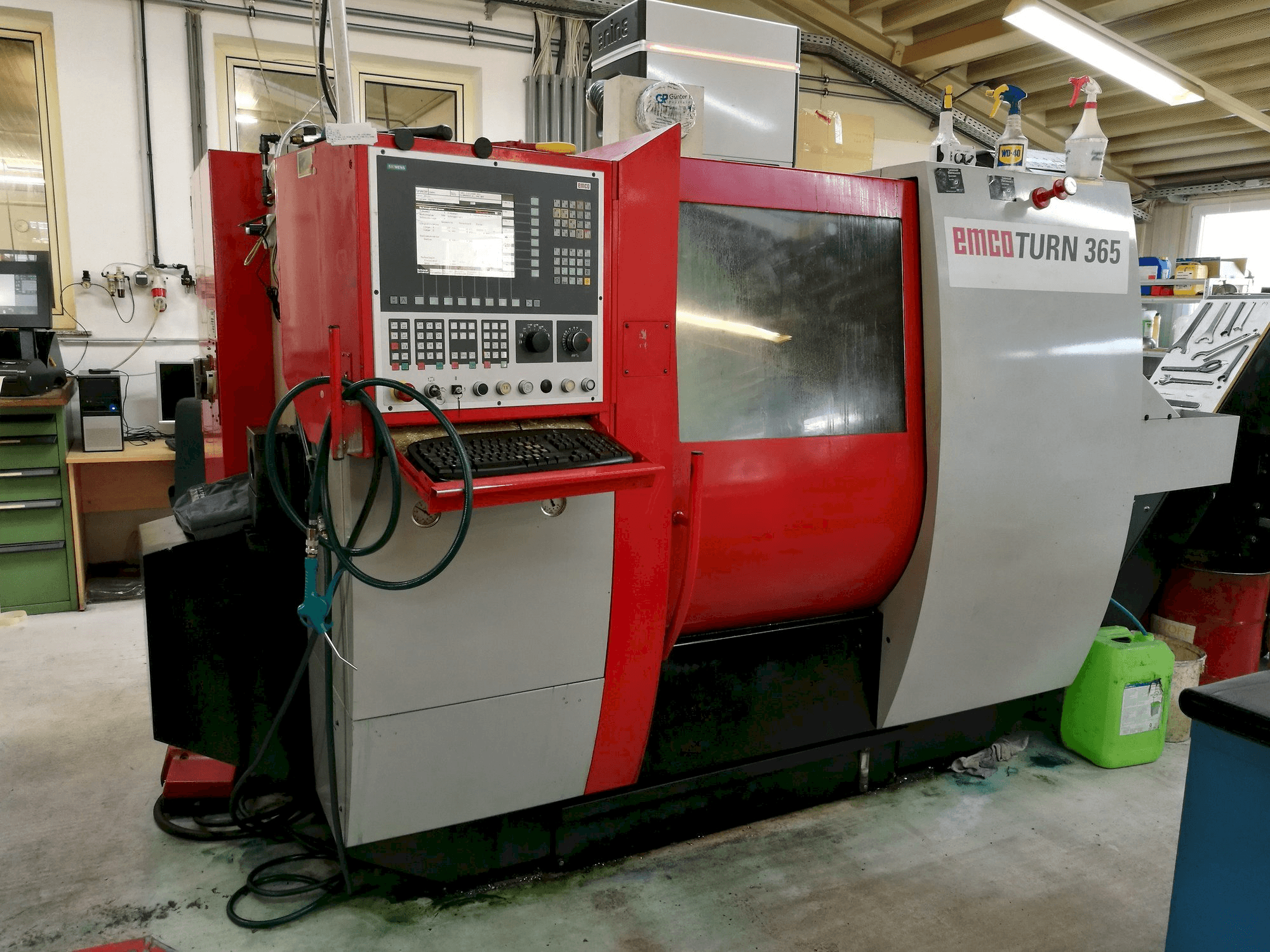 Links zicht van EMCO TURN 365 machine