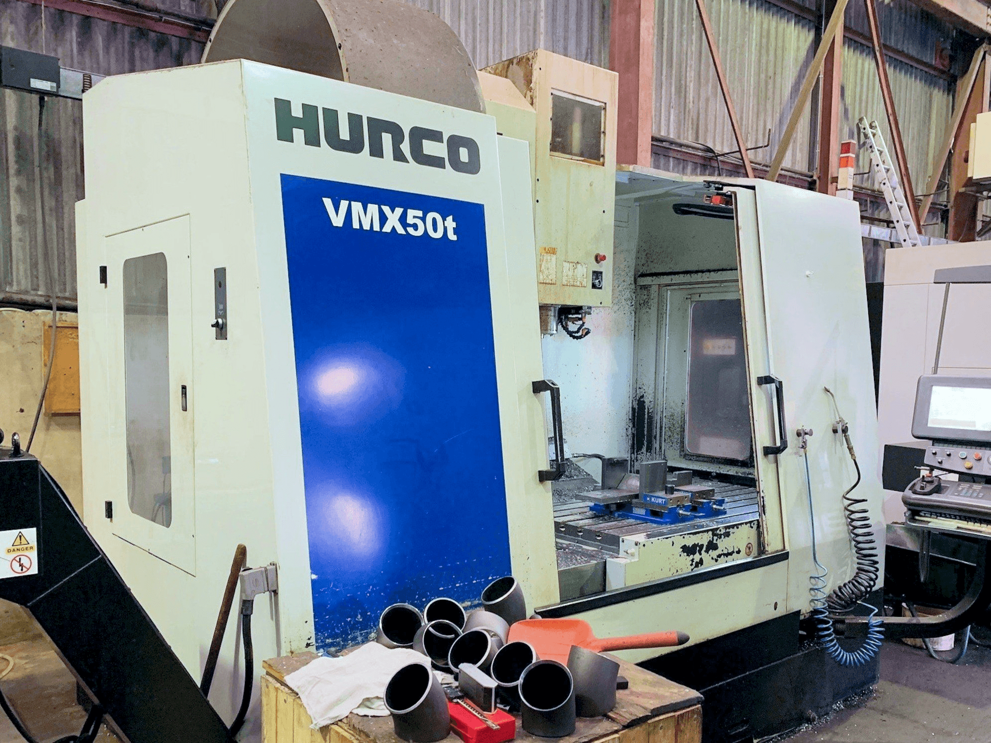 Vooraanzicht van Hurco VMX 50T machine