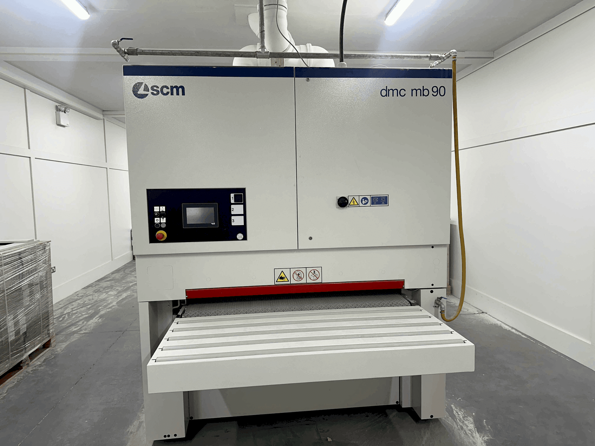 Vooraanzicht van SCM DMC MB90 DBB135 machine