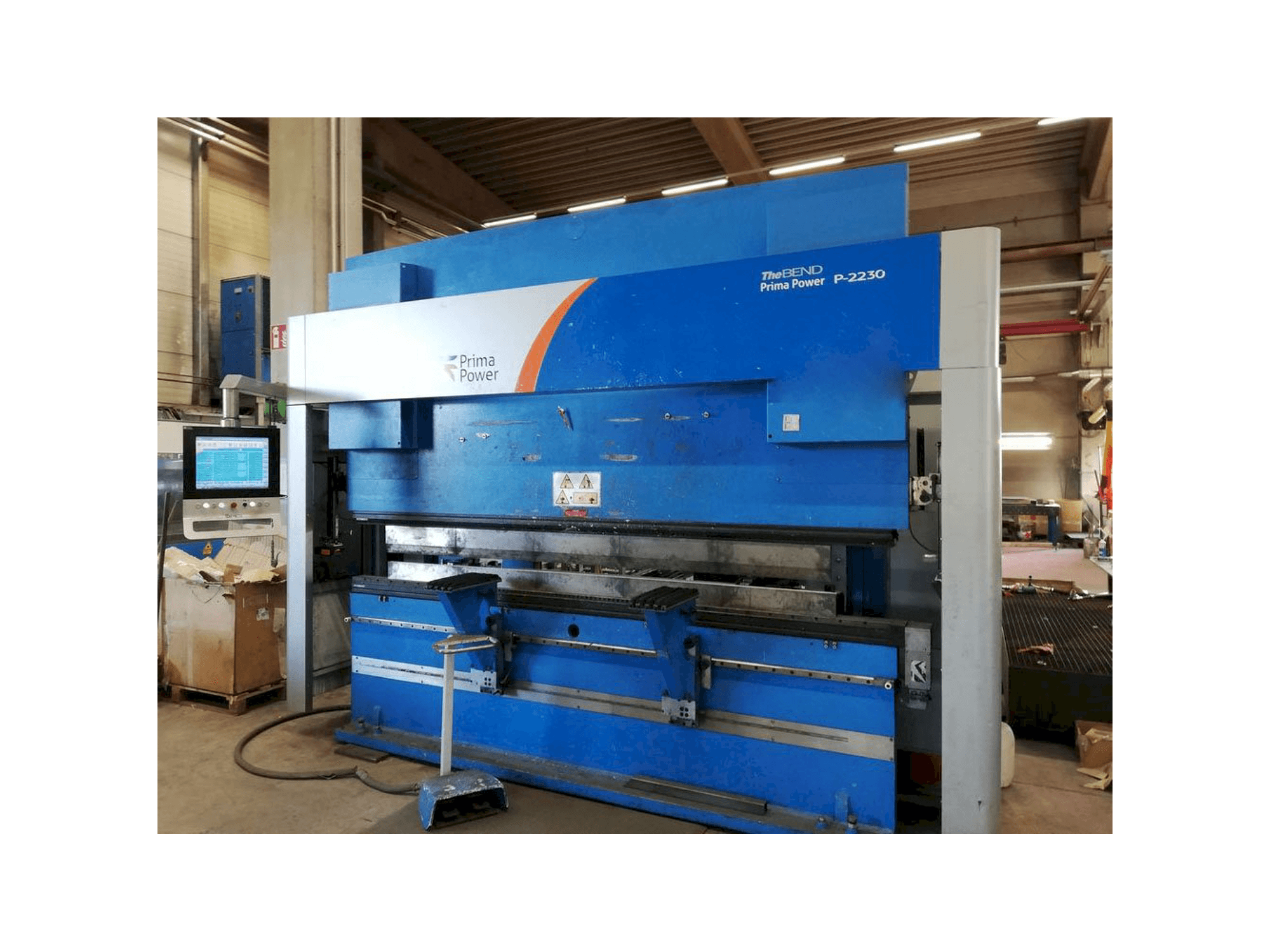 Recht aanzicht van Prima Power P-2230 machine