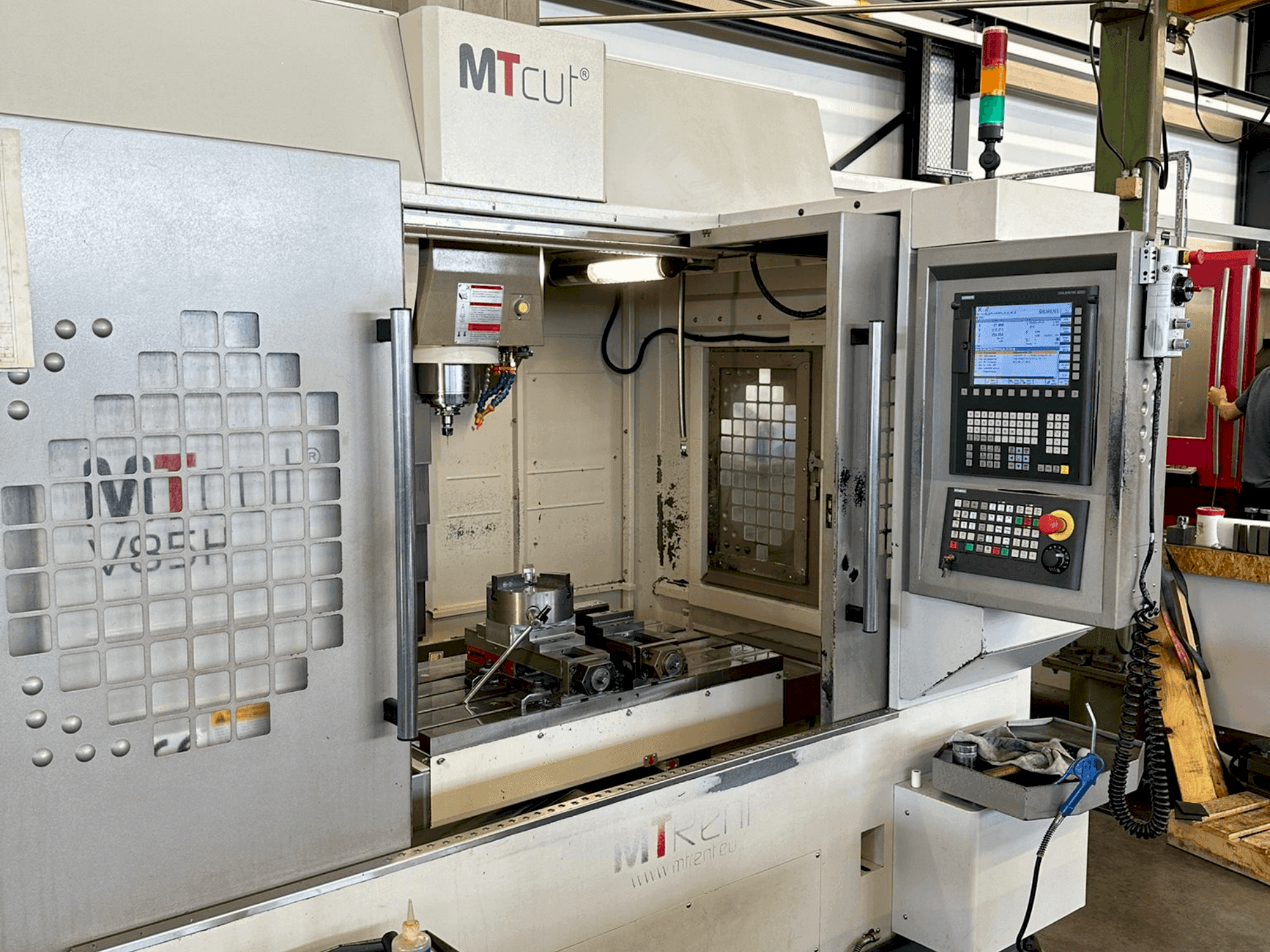 Vooraanzicht van MTcut V 85 H machine