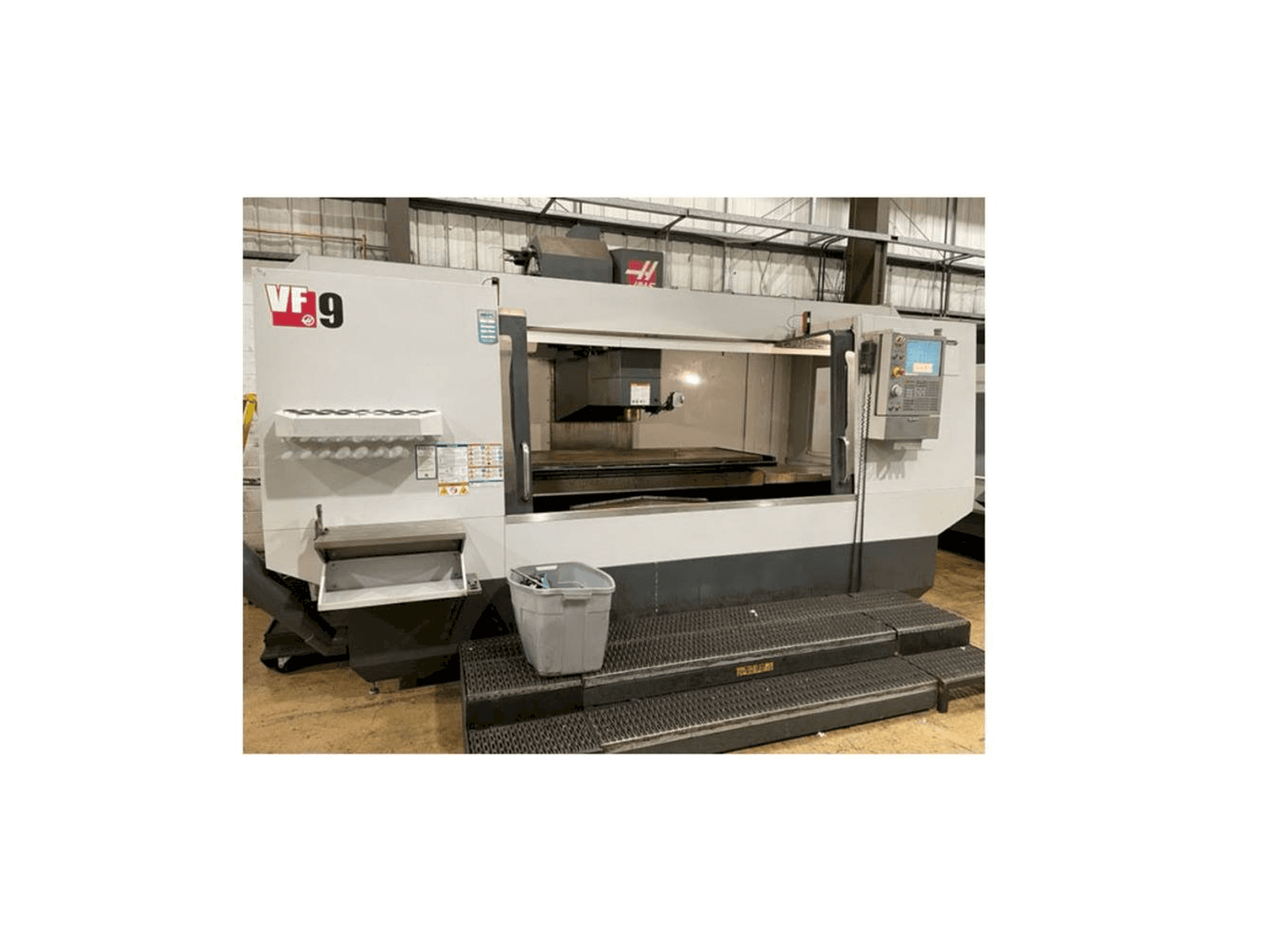 Vooraanzicht van HAAS VF-9 machine