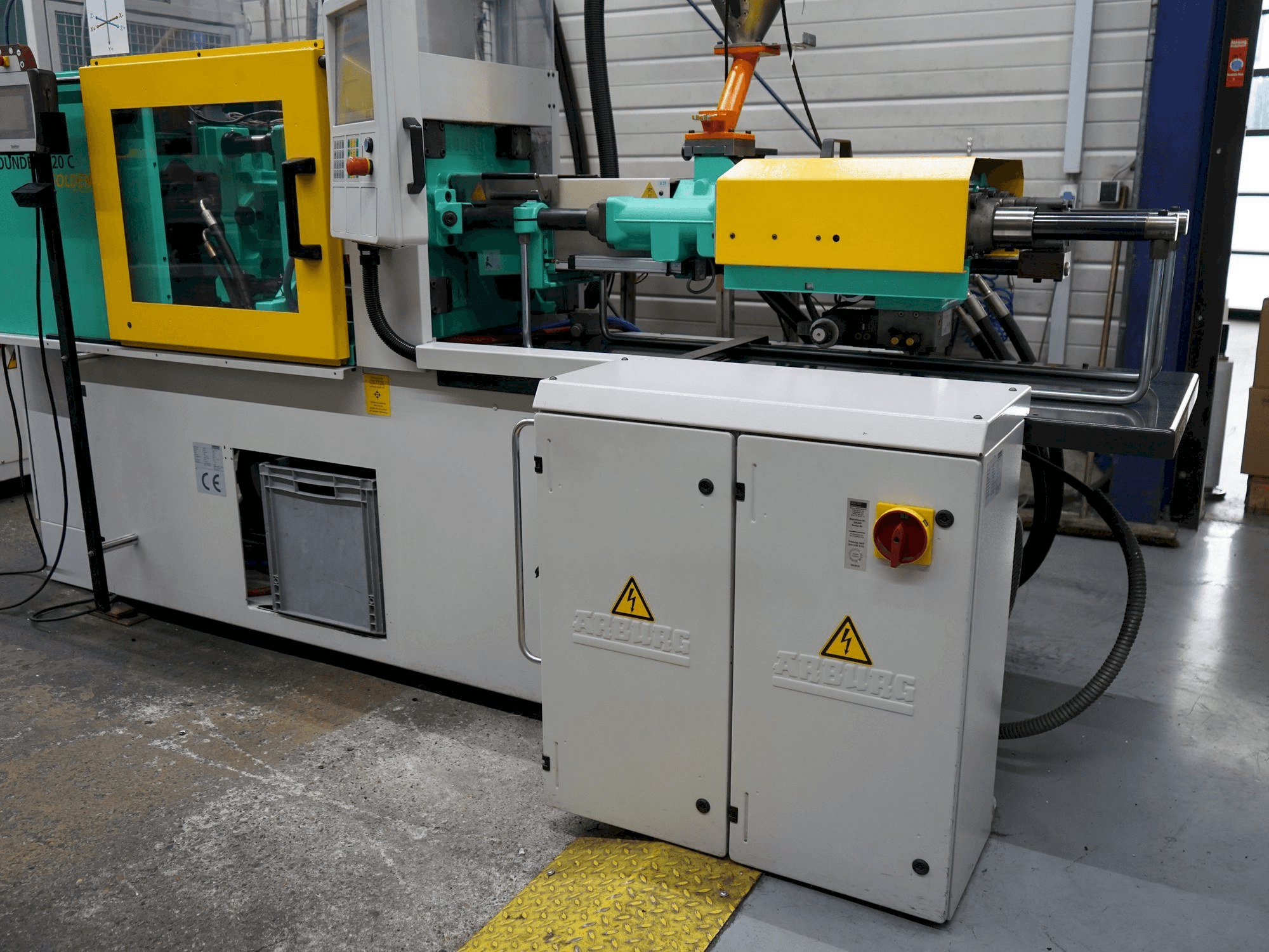 Vooraanzicht van Arburg 320C (500-170) machine