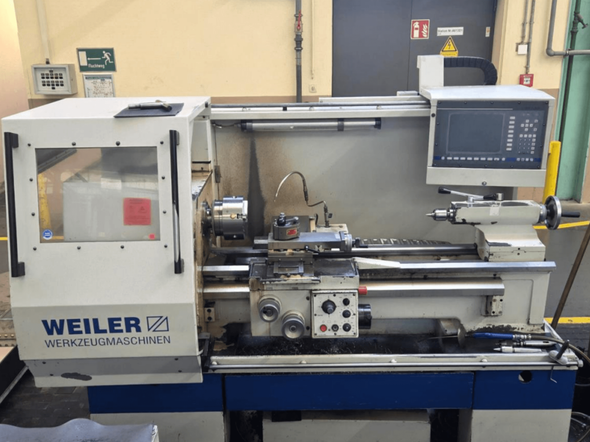 Weiler E35 D horizontale draaimachine, vooraanzicht, met details van bedieningspaneel, spindel en snijgedeelte.