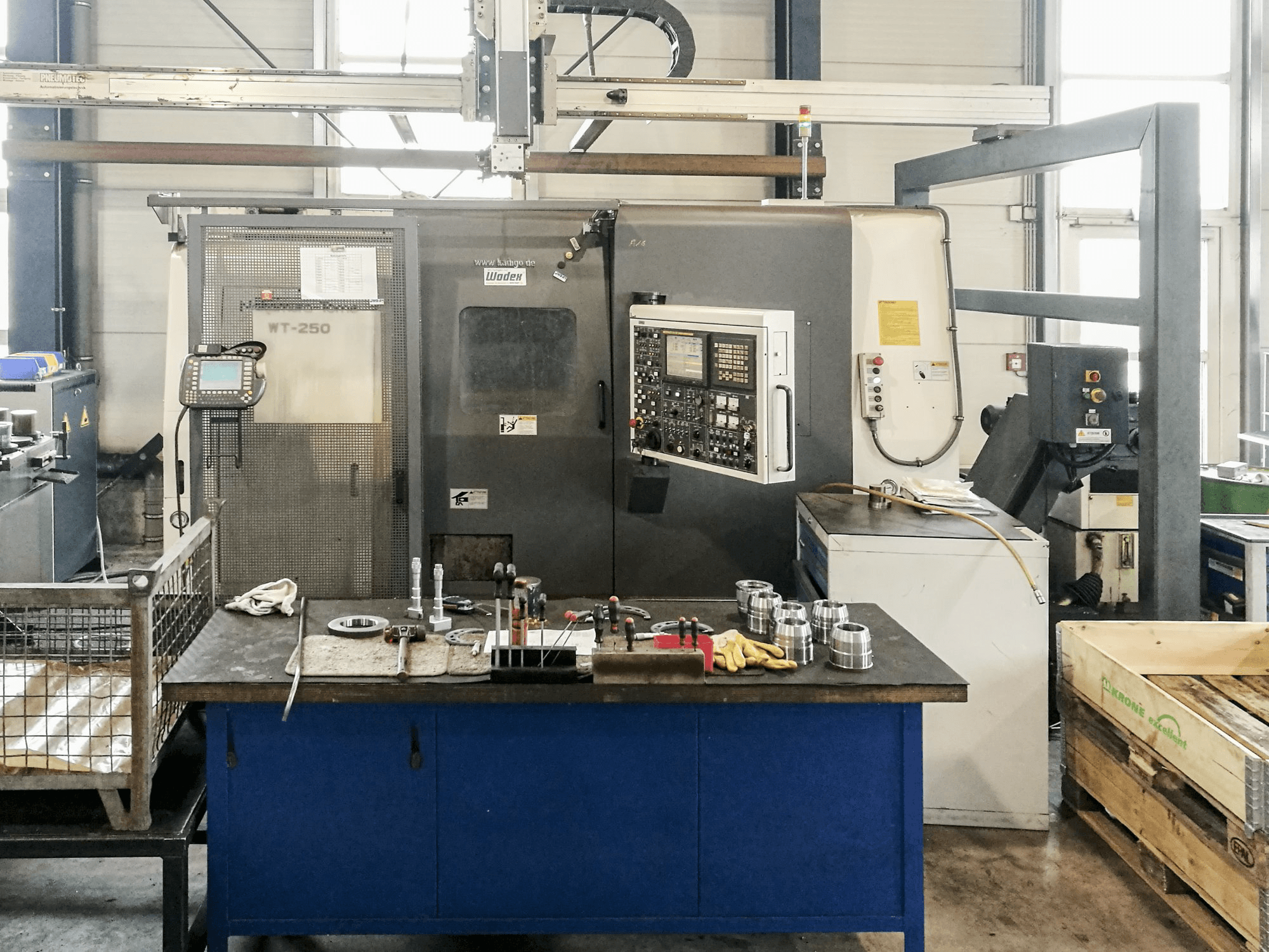 Vooraanzicht van NAKAMURA WT-250 machine