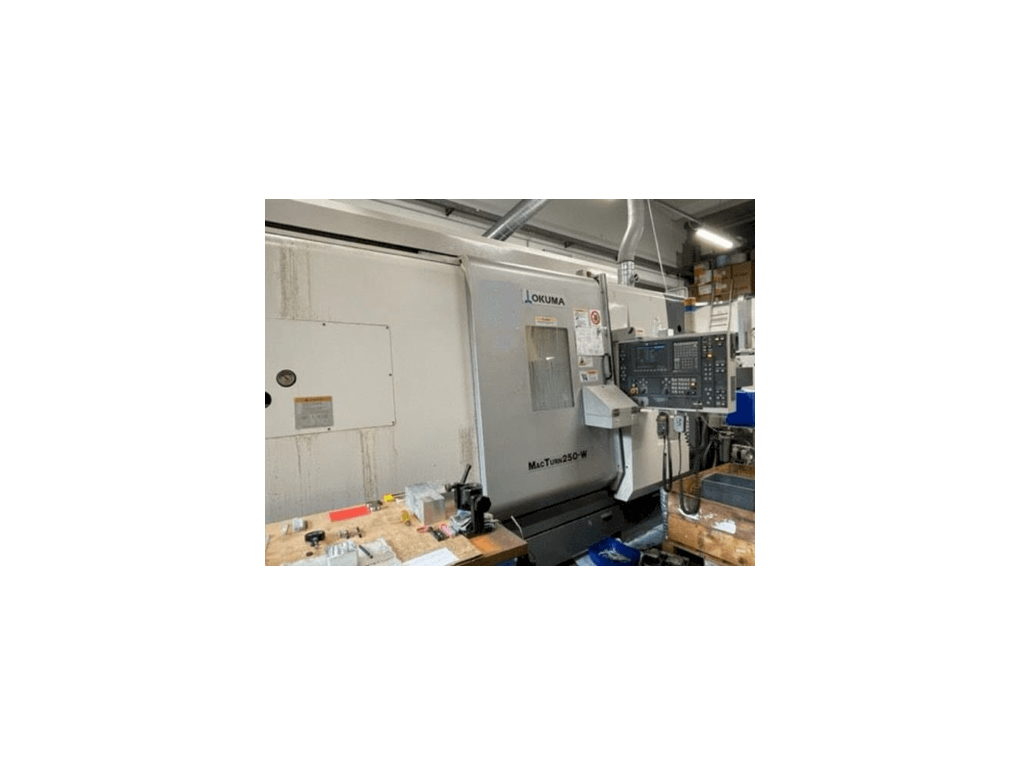 Vooraanzicht van Okuma MACTURN 250W machine